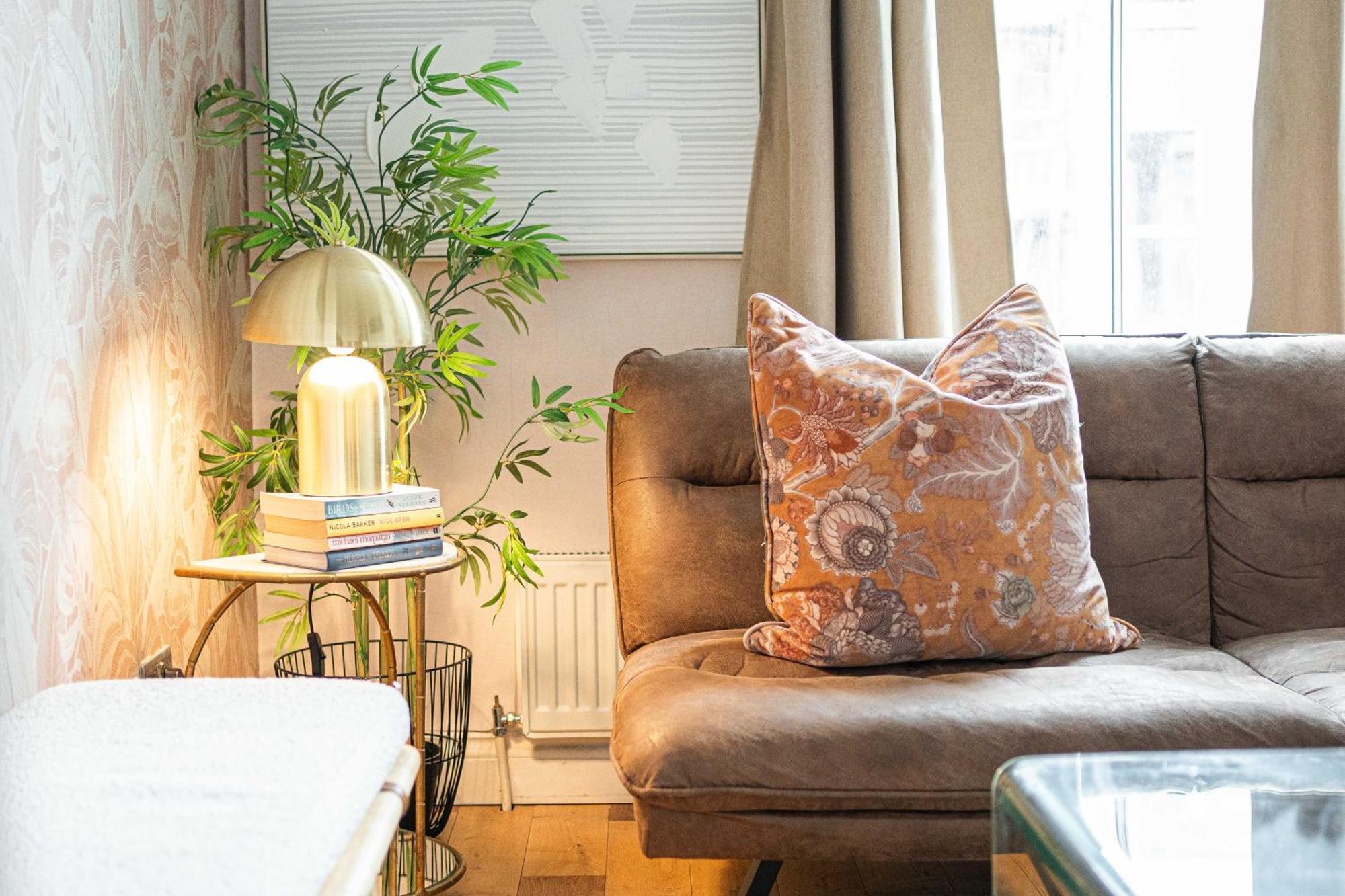 Cute 1 Bedroom With Sofa Bed By Line Station Apartment London