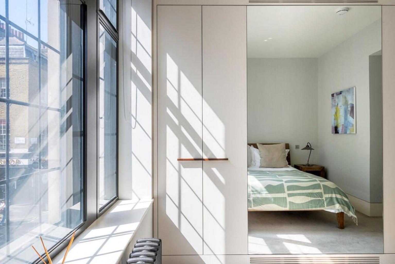 Soho Modern Luxury 3 Beds Apartment