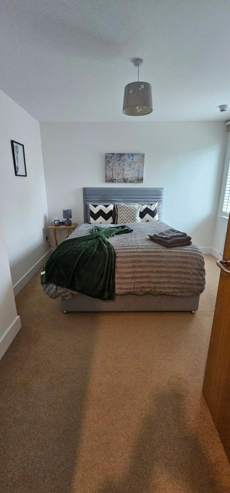 Comfortable Two Bedroom Flat For 6 People's London