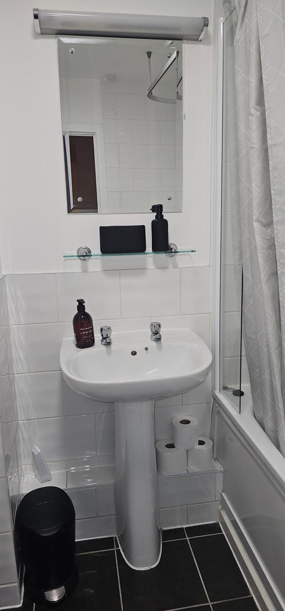 Comfortable Two Bedroom Flat For 6 People's Apartment