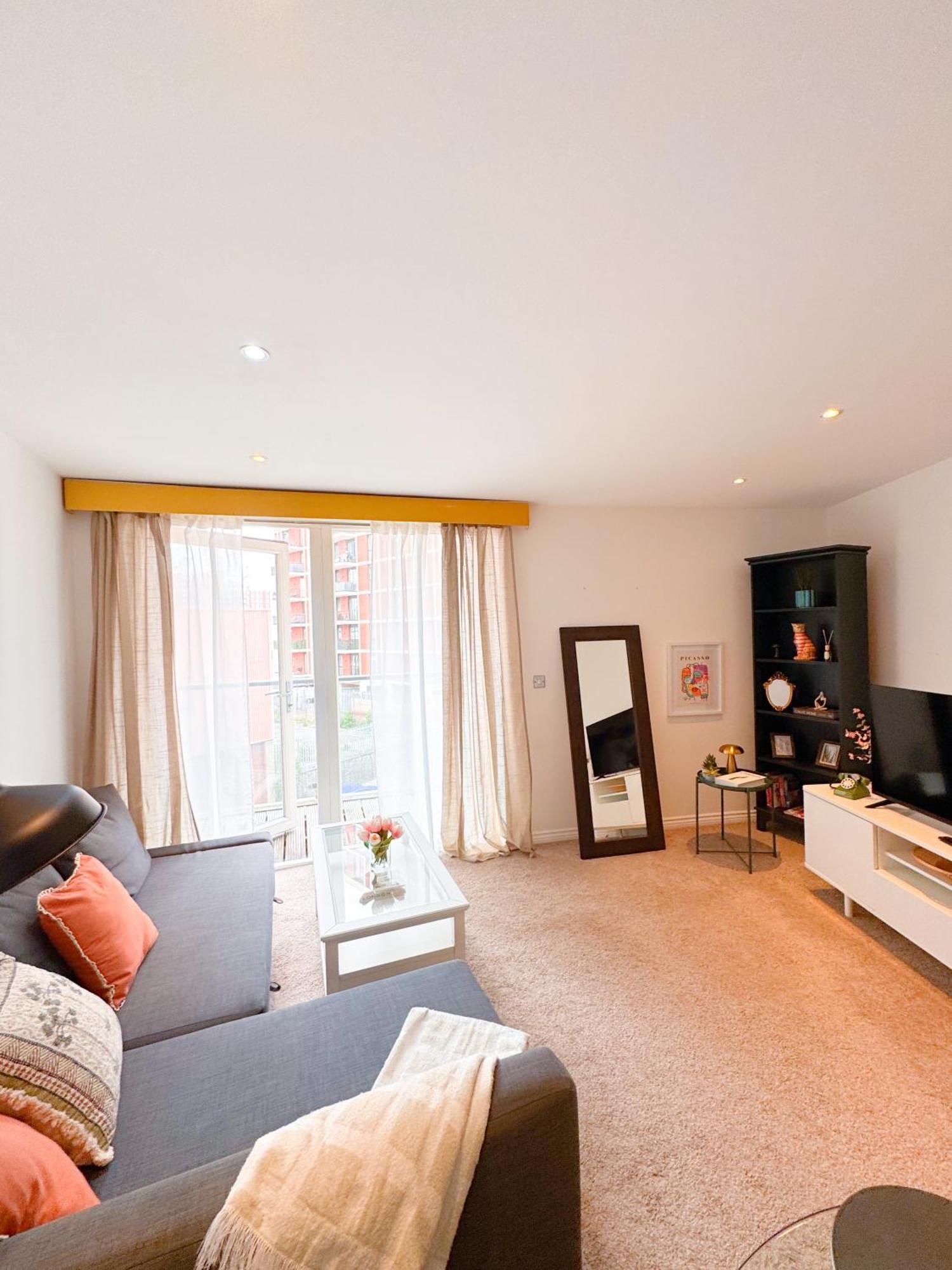 Family Battersea With Balcony In Apartment *