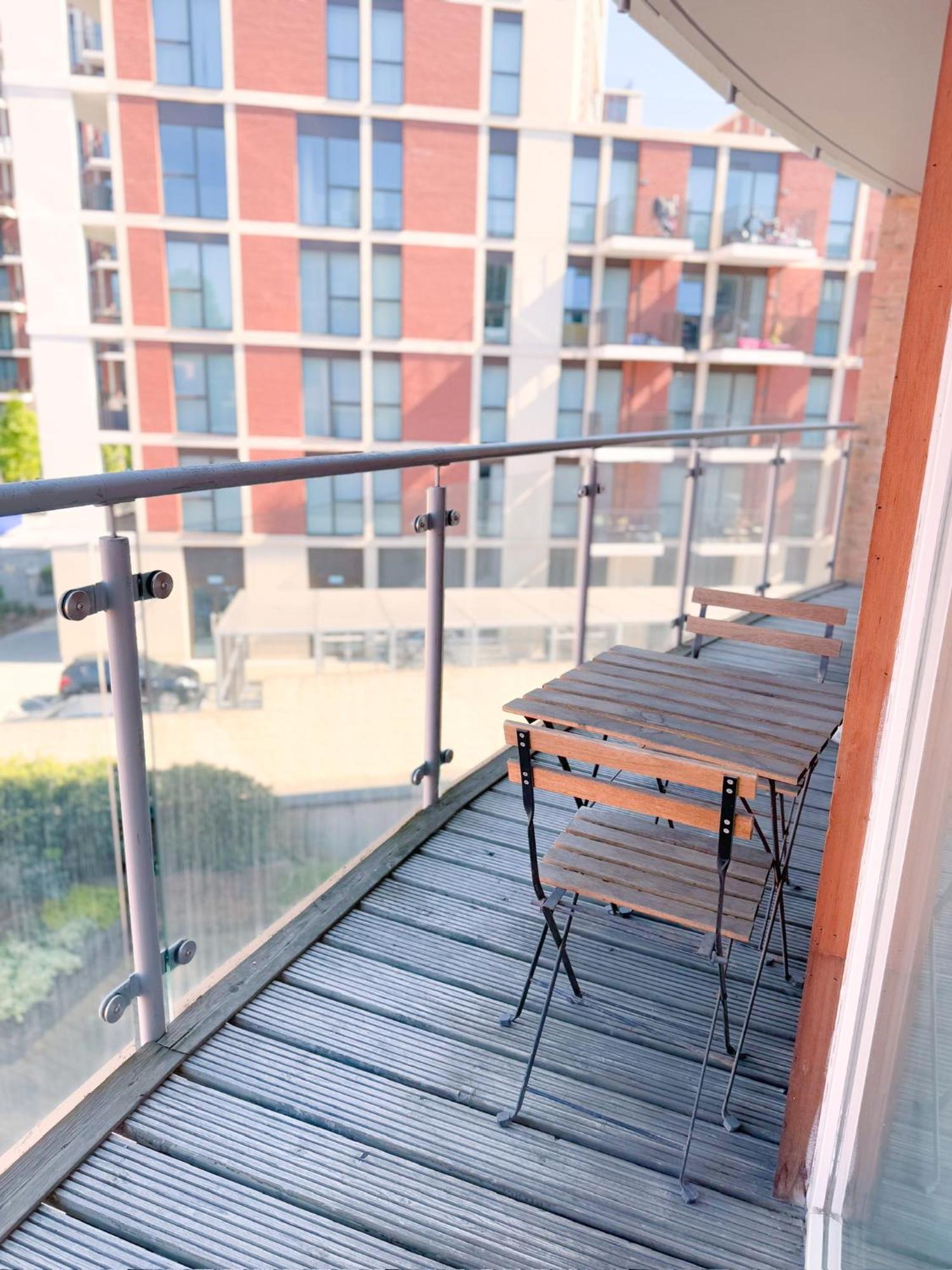 Family Battersea With Balcony In Apartment *