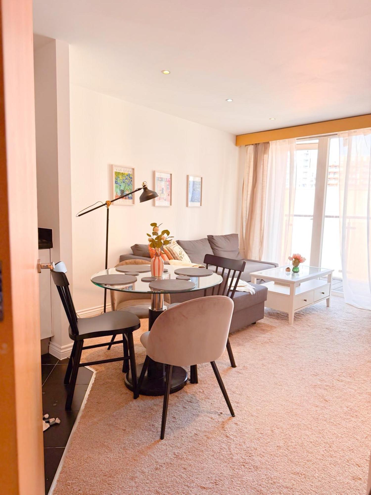 Family Battersea With Balcony In Apartment London