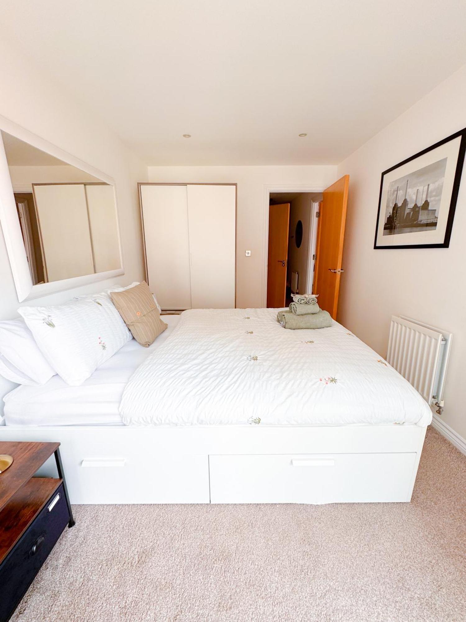 Apartment Family Battersea With Balcony In
