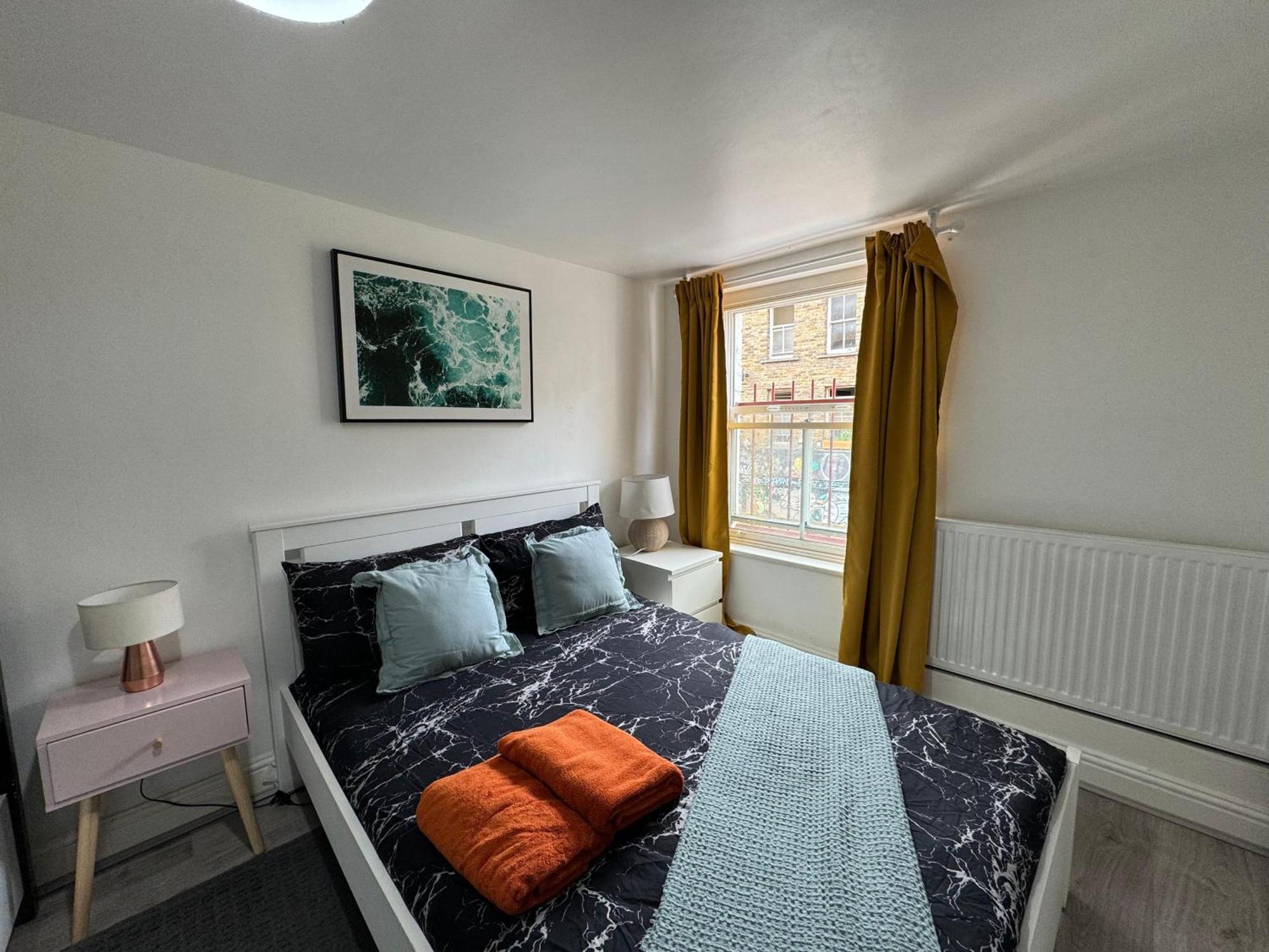 1 Bedroom Beautiful In Bricklane Apartment London
