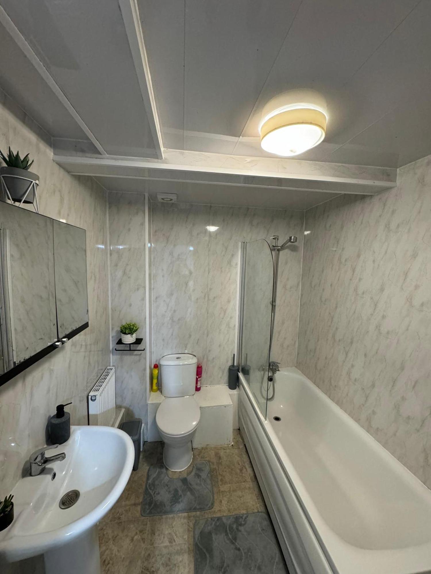 1 Bedroom Beautiful In Bricklane Apartment *