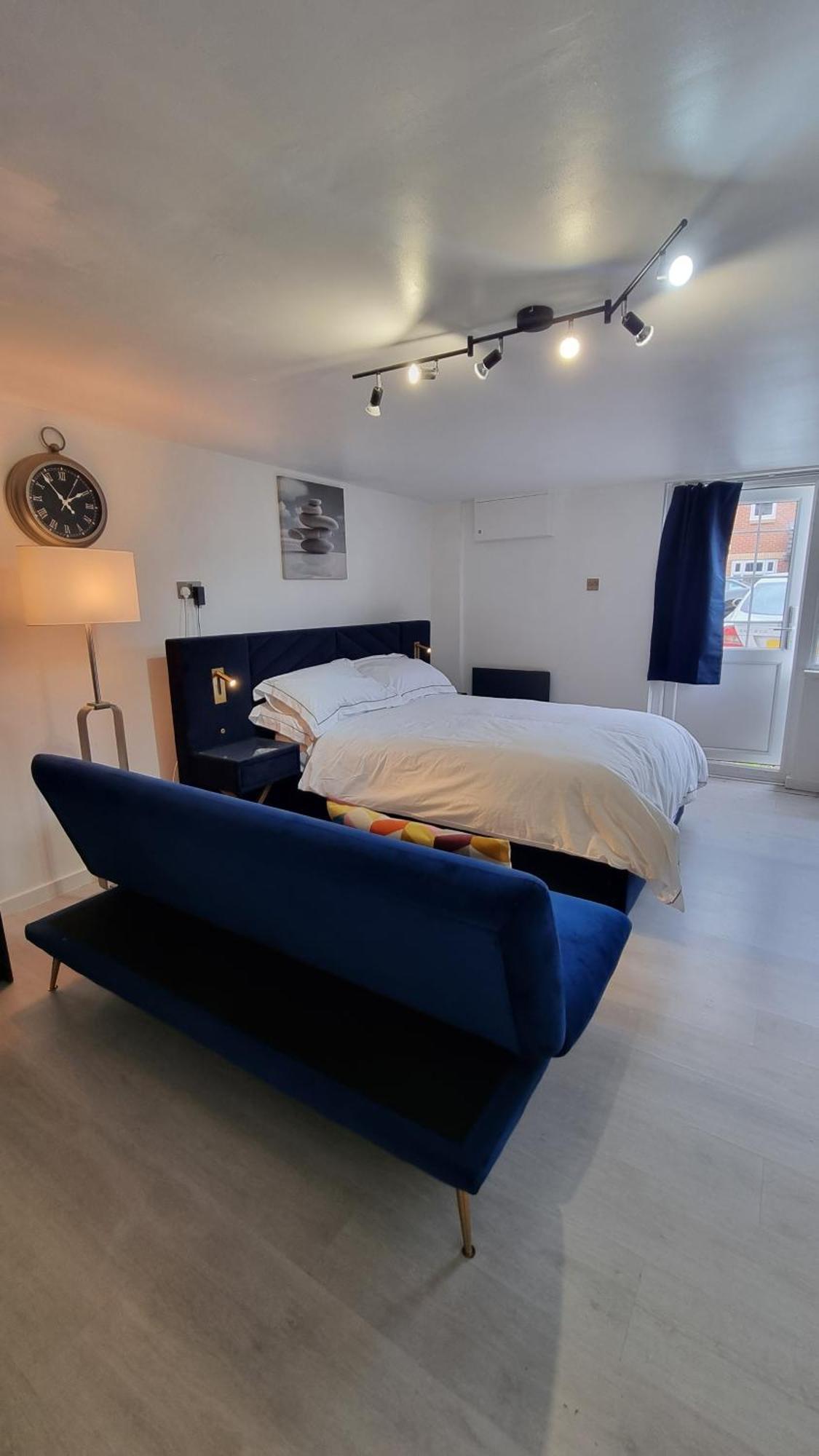 Benzer Apartments
