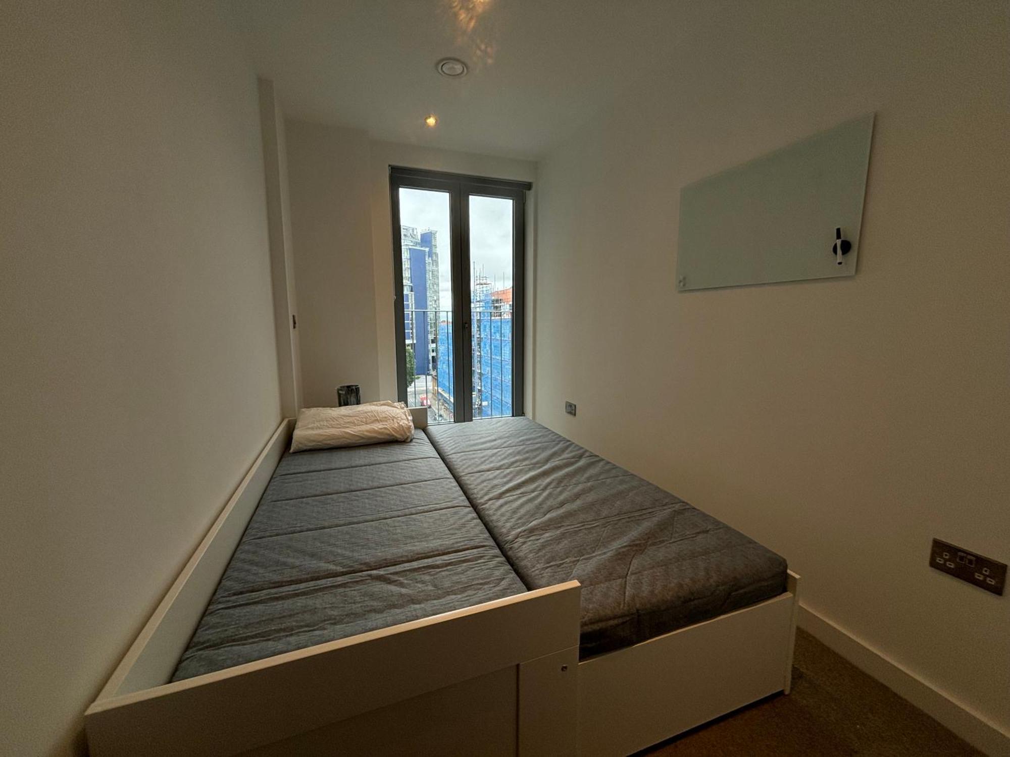 Apartment Chic 2bd Flat With Private Balcony In Battersea *