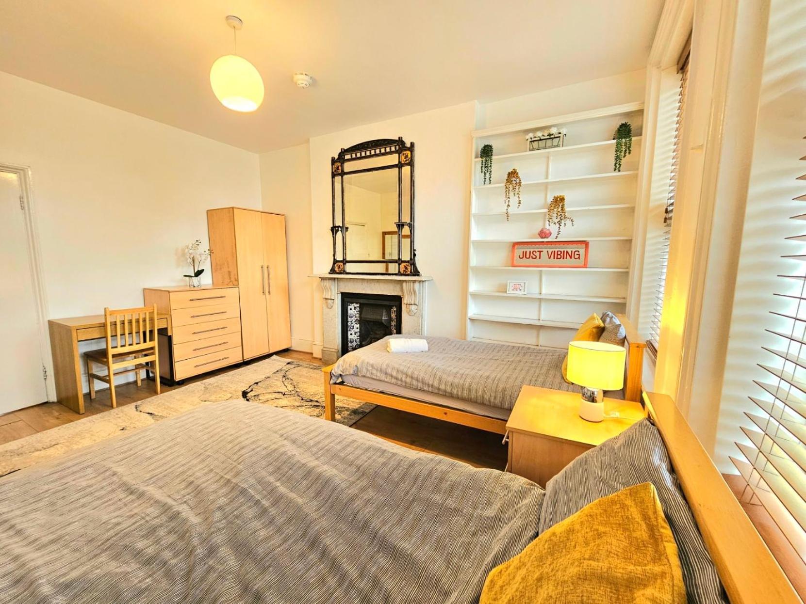 King's Cross & Angel Area, 4 Bedrooms With 7 Beds & Private Rooftop - Walk To St Pancras International *