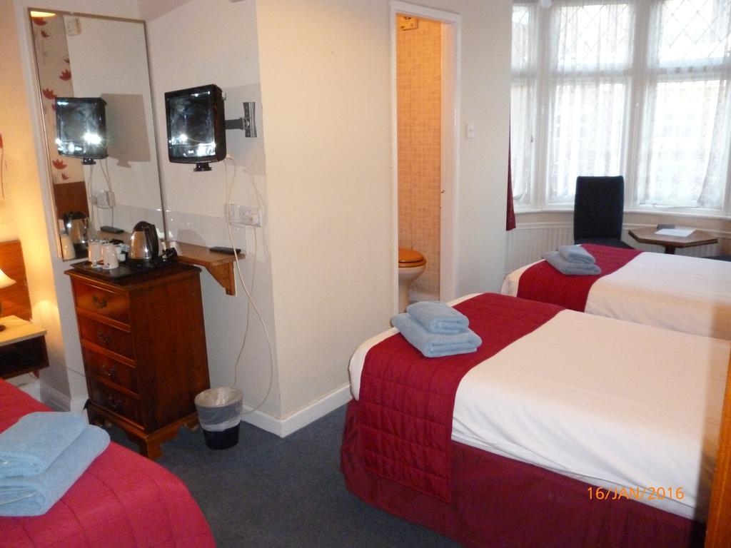 What are the best hotels near London Eye? London