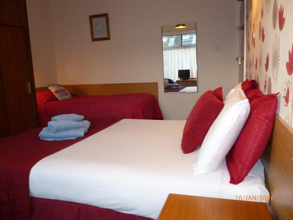 What are the best hotels near London Eye? * London