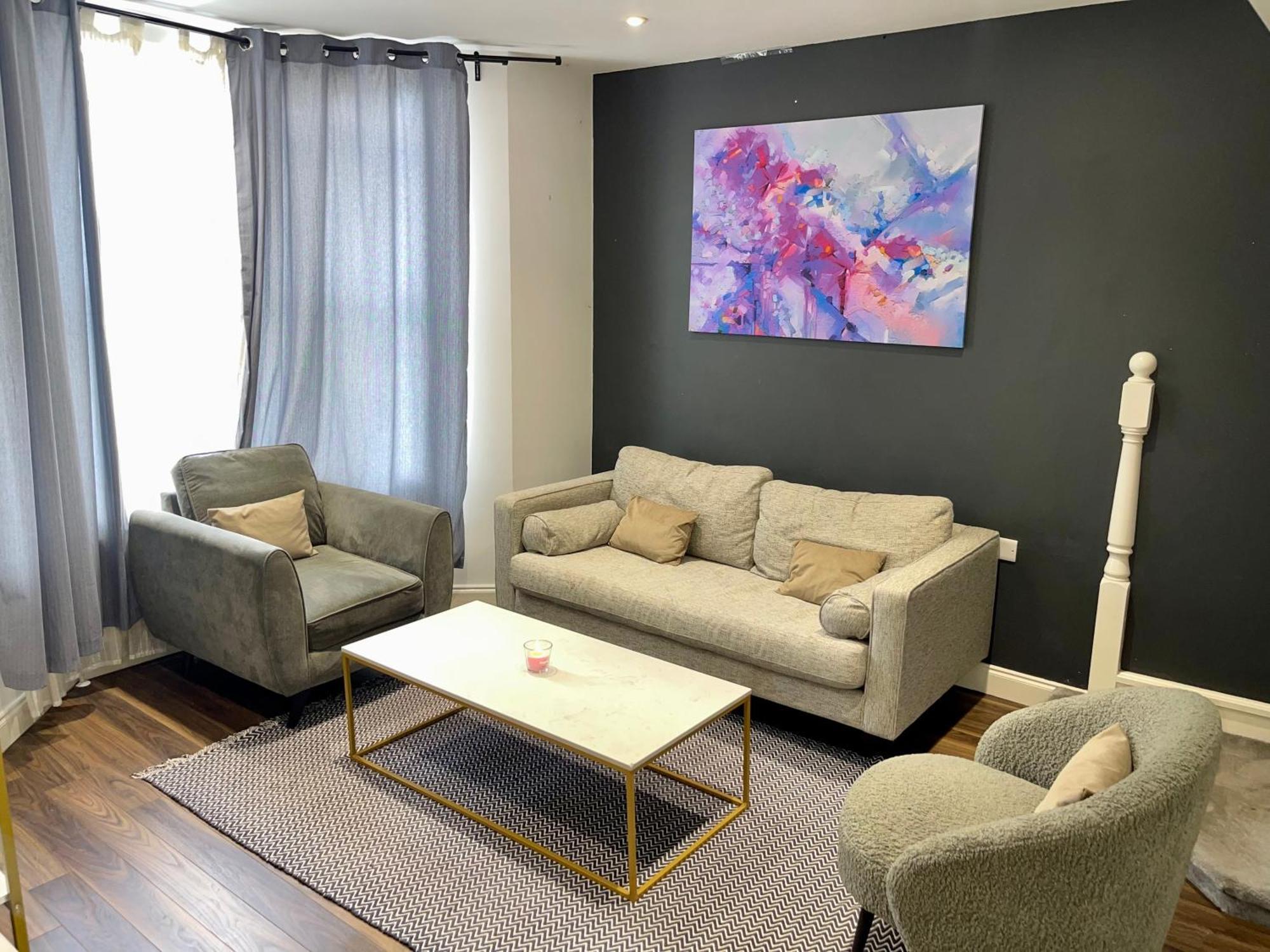 Spacious 2 Bedroom With Garden And Driveway Near Wimbledon Londen