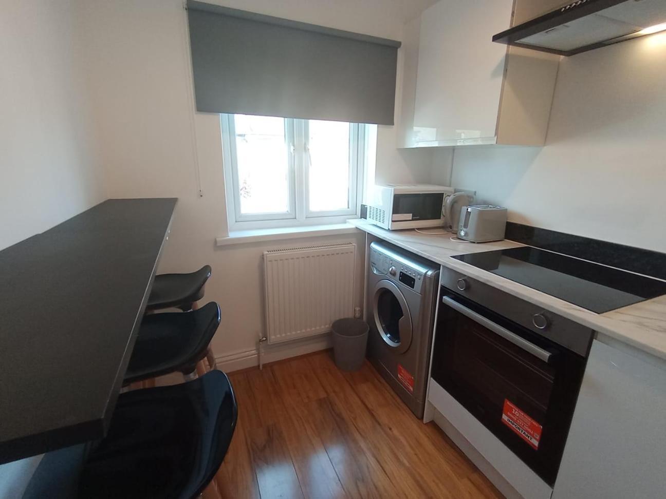 Luxury 3 Bedroom Close To East Ham Station * London