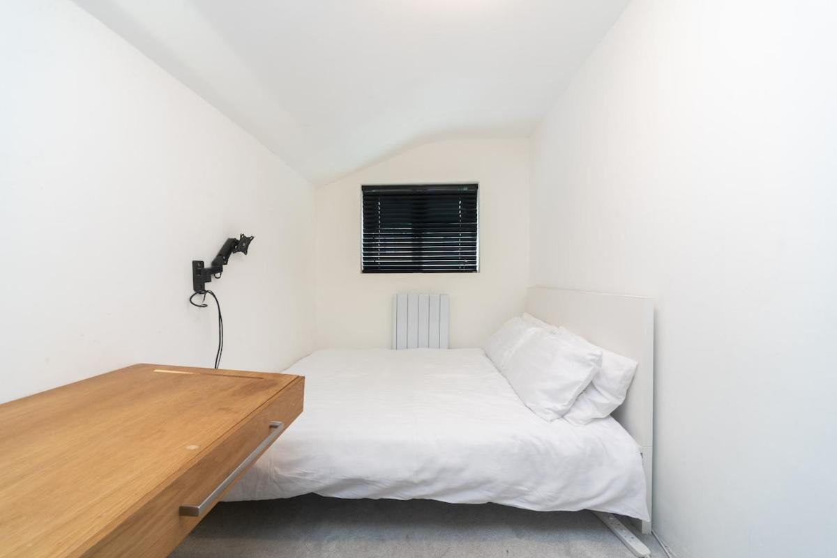 Stunning Contemporary 2 Bed With Parking