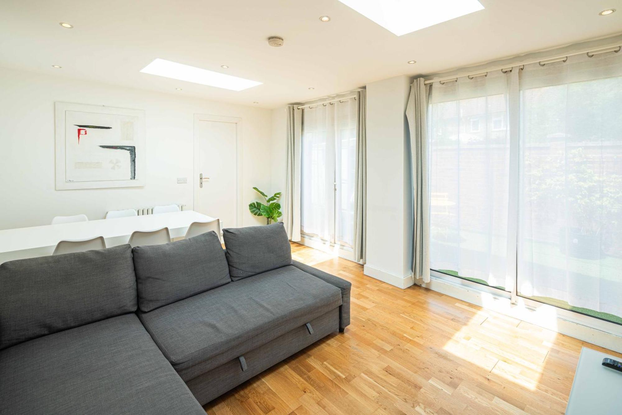 Cozy 2 Bedroom / Westfield / Hammersmith Hospital Apartment