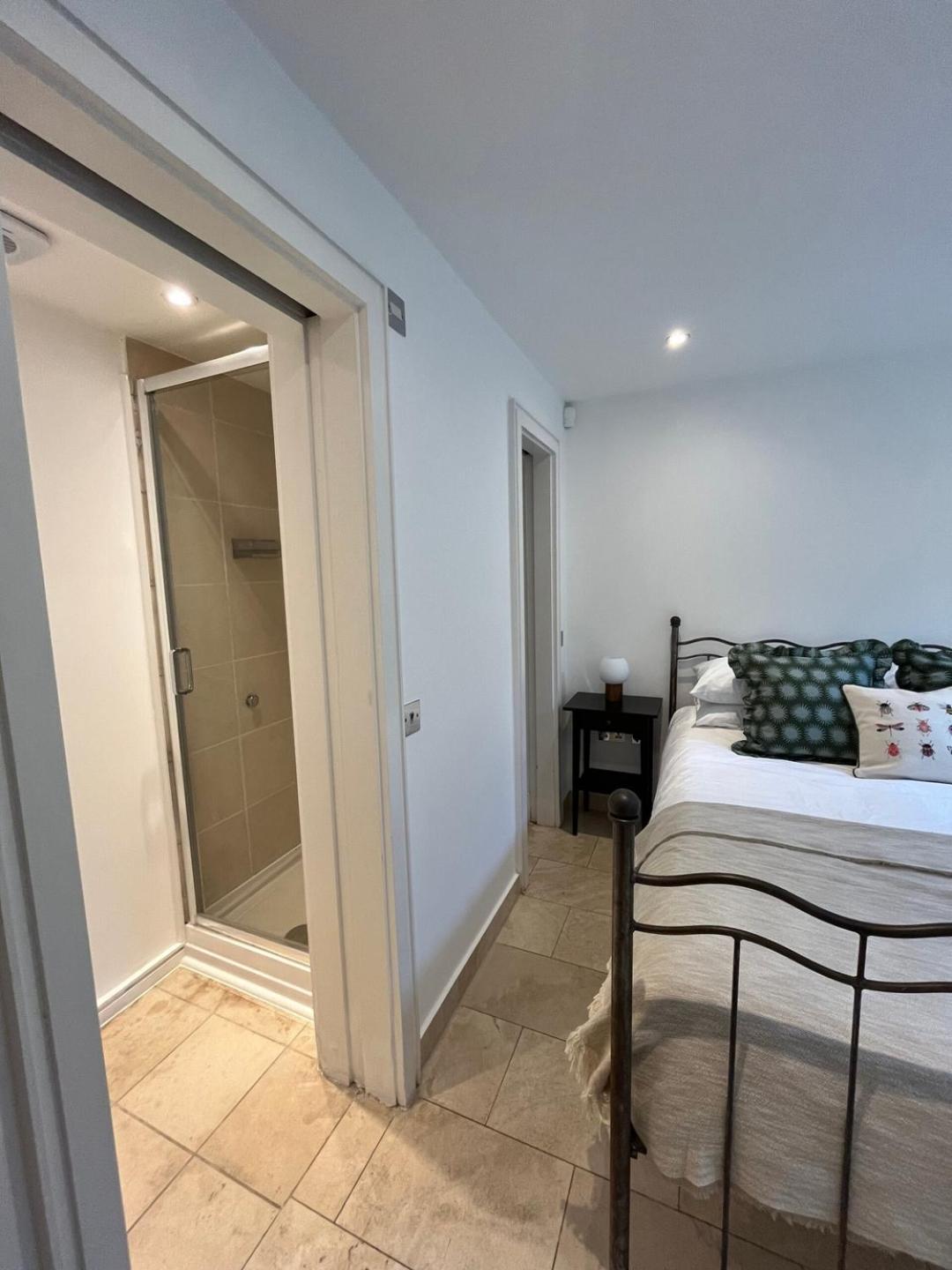 Holland Park Hideaway: A Stylish Escape *
