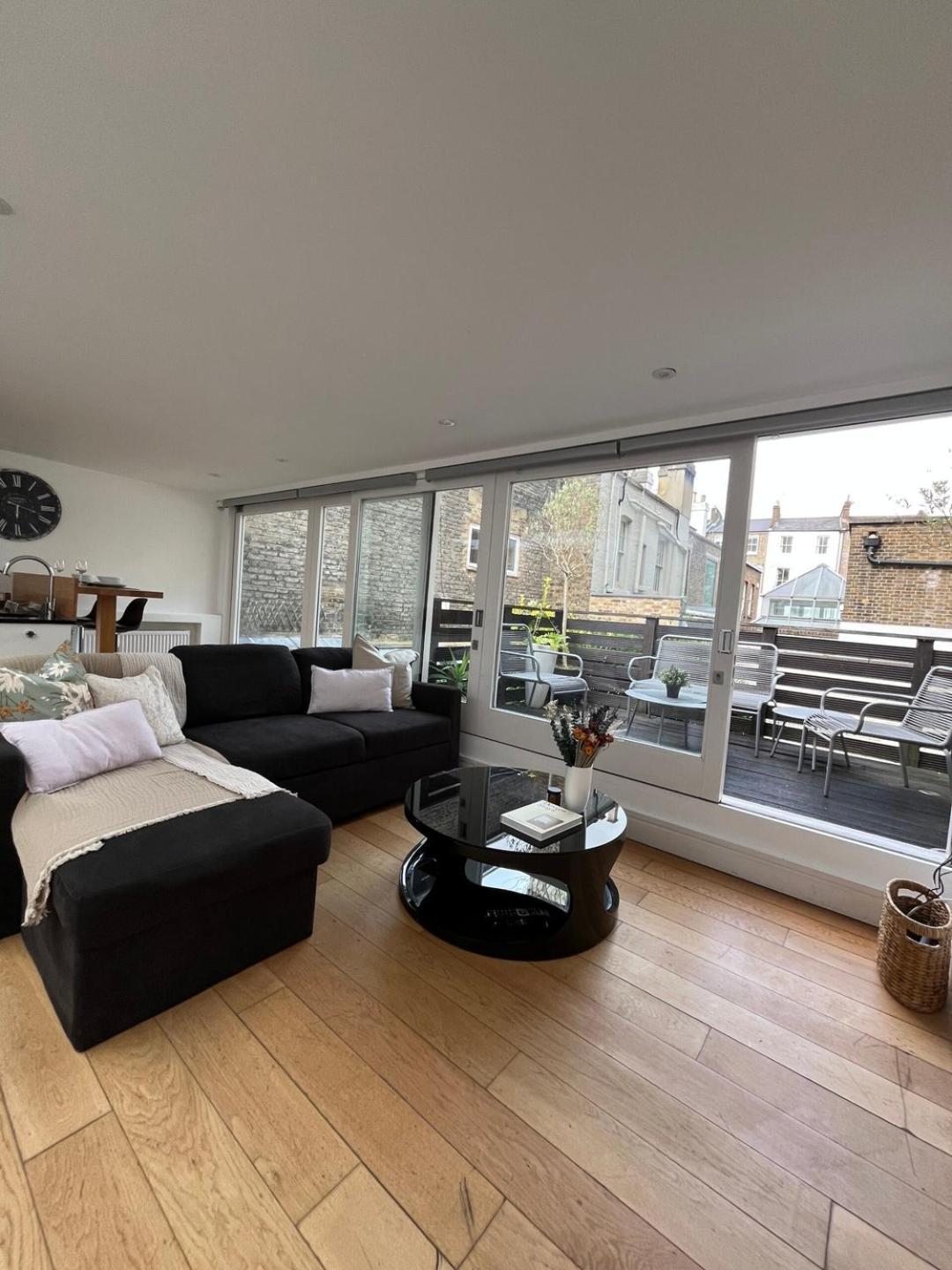 Holland Park Hideaway: A Stylish Escape