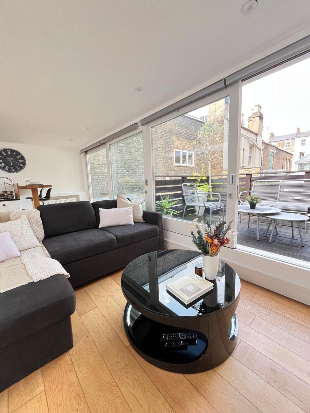 Holland Park Hideaway: A Stylish Escape Holiday home
