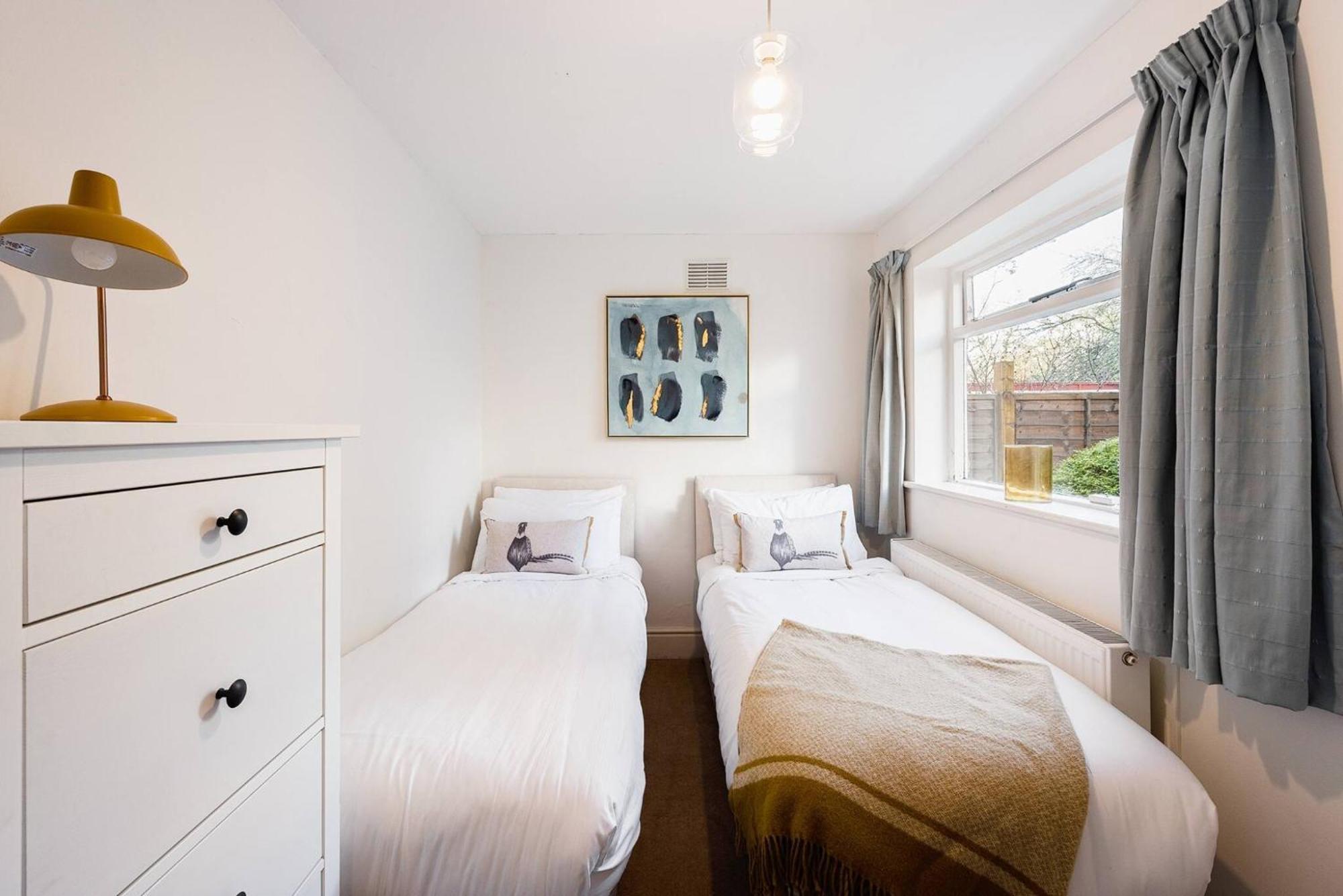Heart Of Ealing With Garden Apartment *