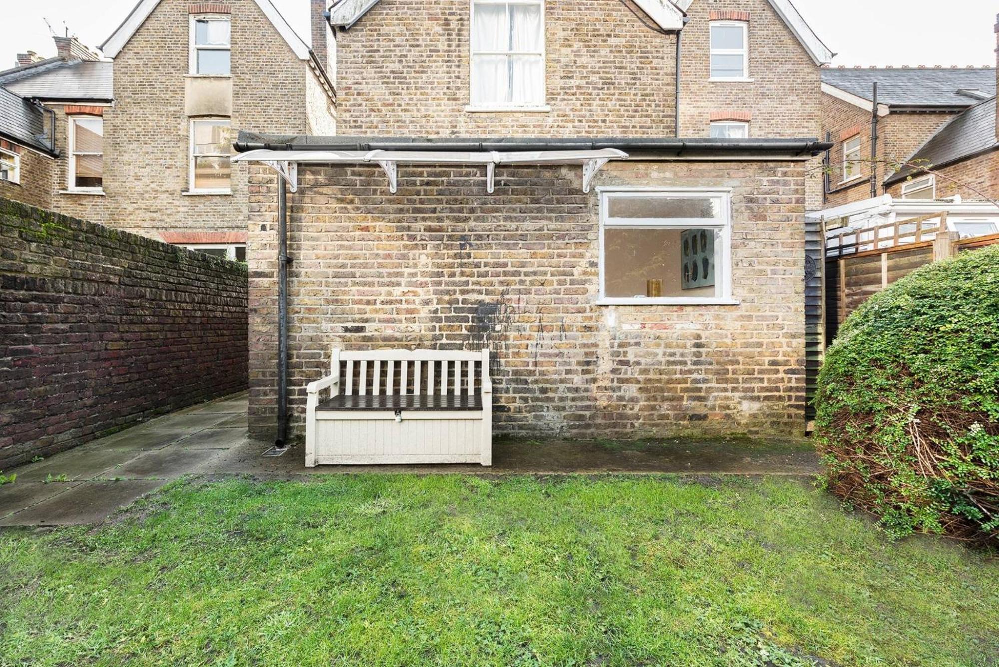 Apartment Heart Of Ealing With Garden London