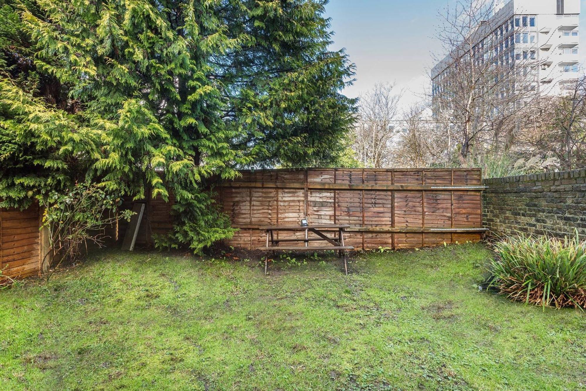 Apartment Heart Of Ealing With Garden