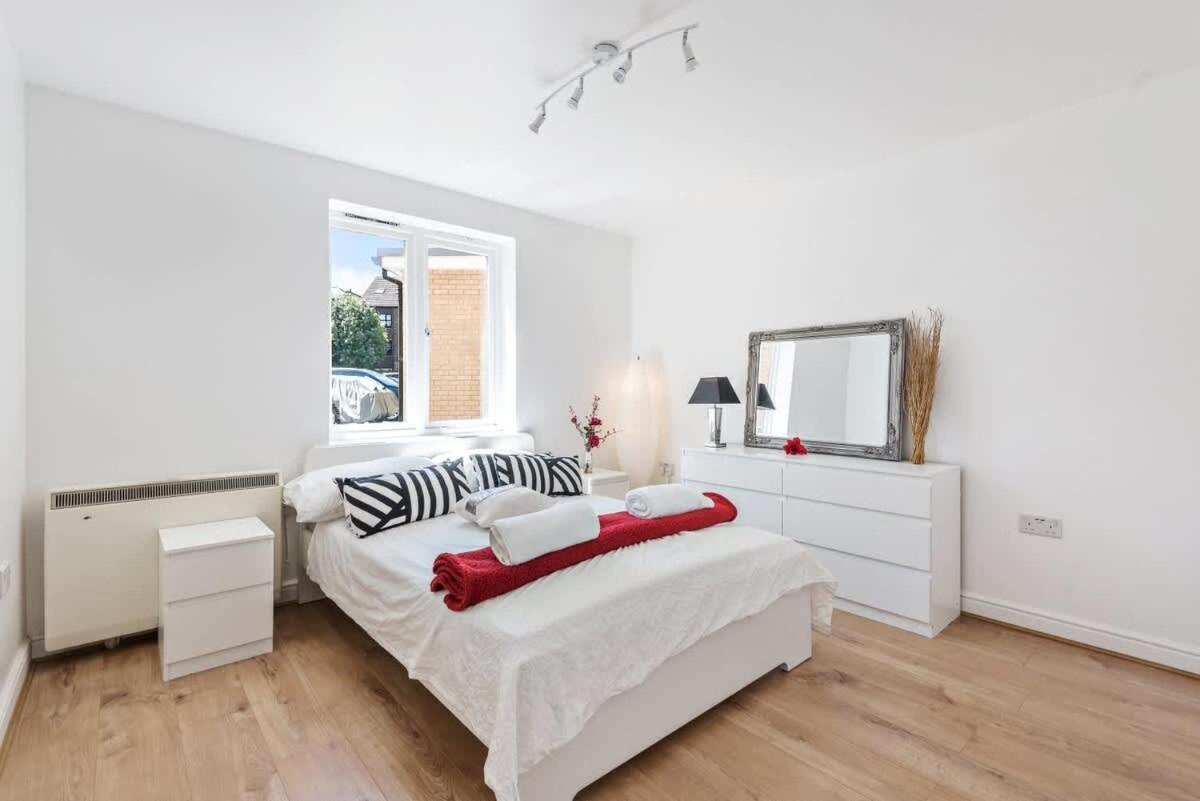 Apartment 2 Bed Flat, Dedicated Workspace, Parking, 4ktv *