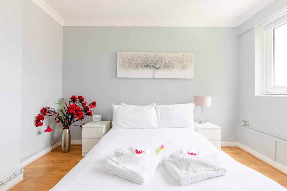 Cosy 3 Bed Flat Near London's Highlights Holiday home