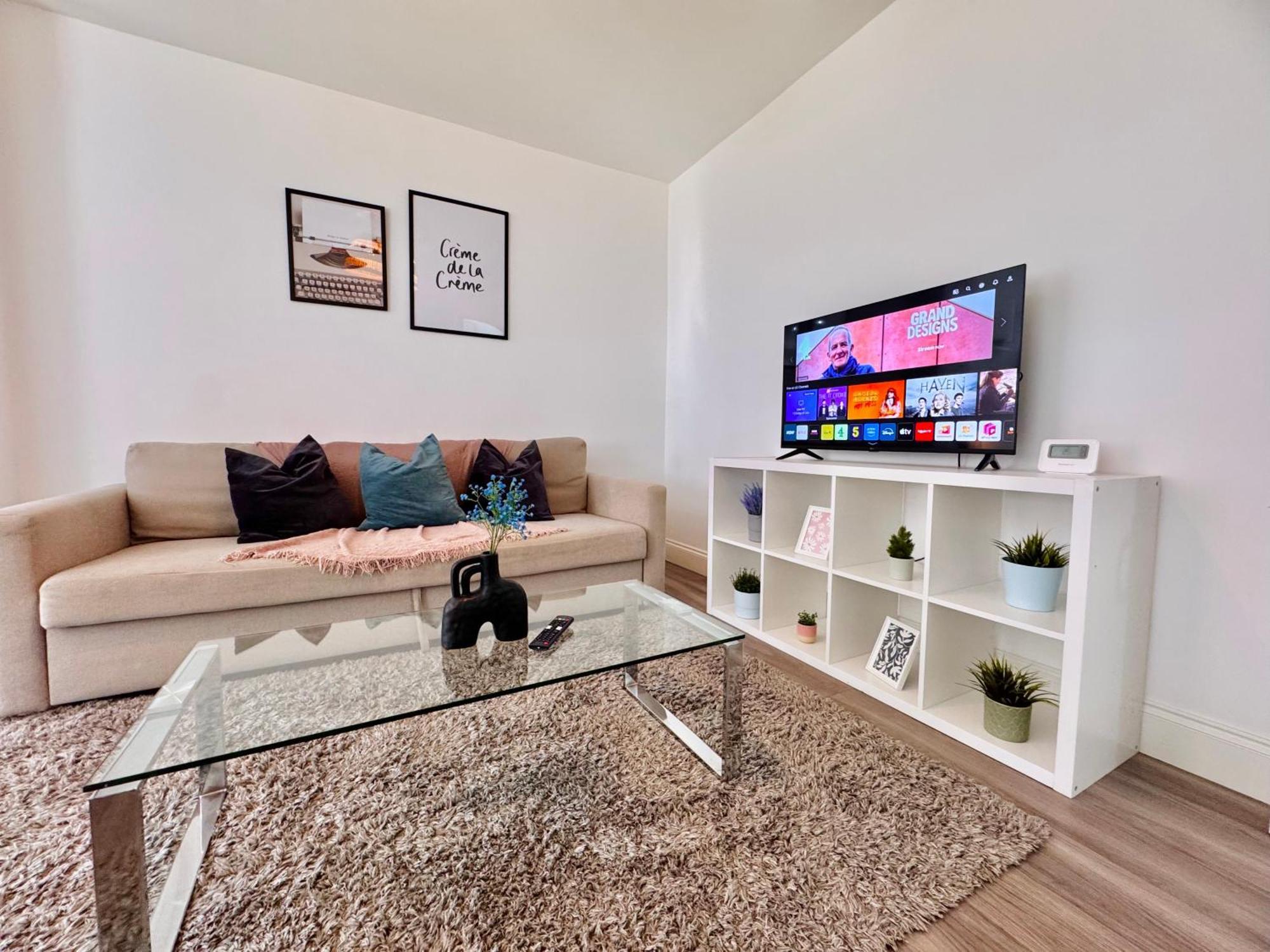 Cosy 1-bed Flat 30min To & Parking Apartment