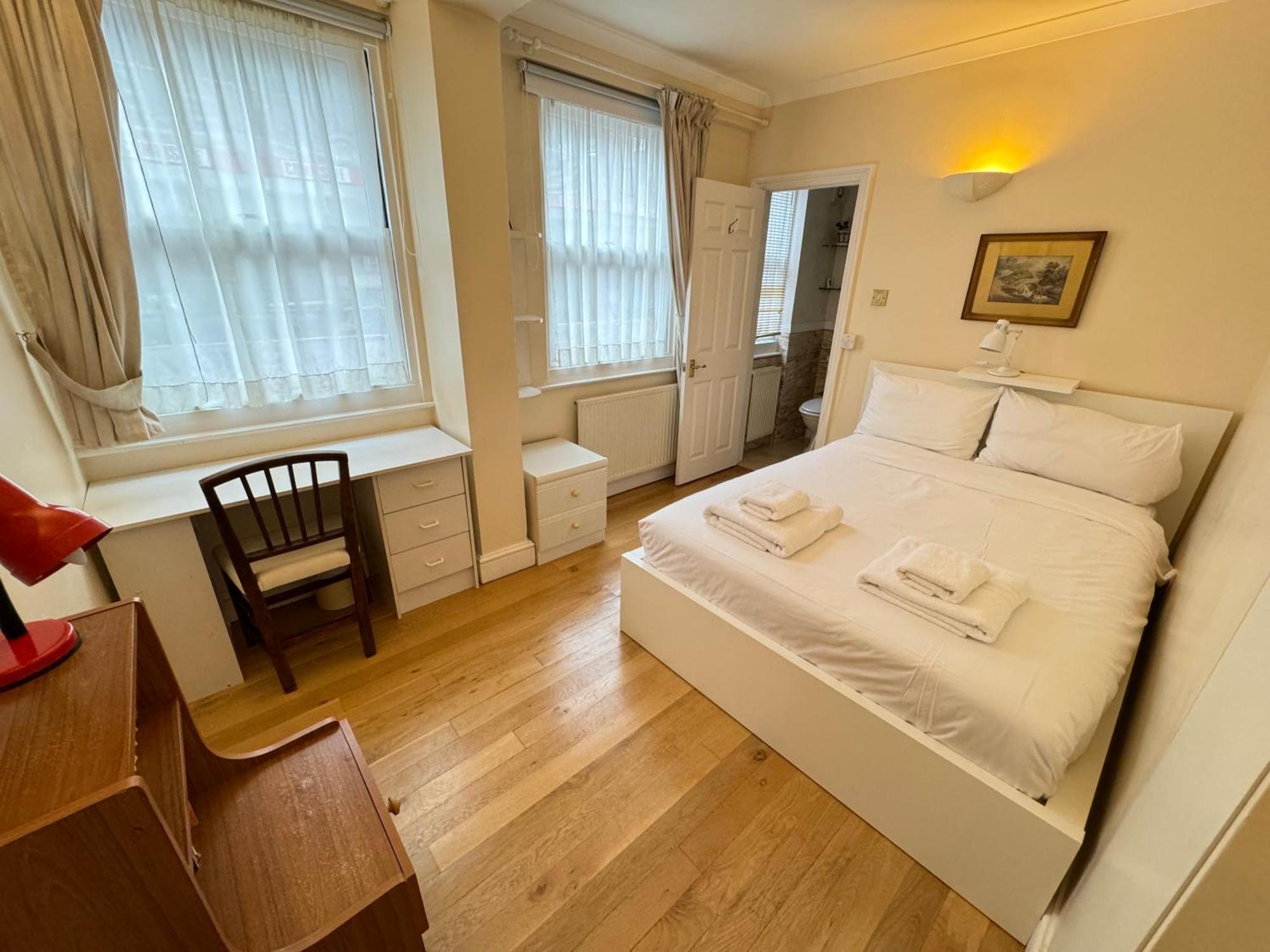 Bright 2 Bedroom Flat In Appartement