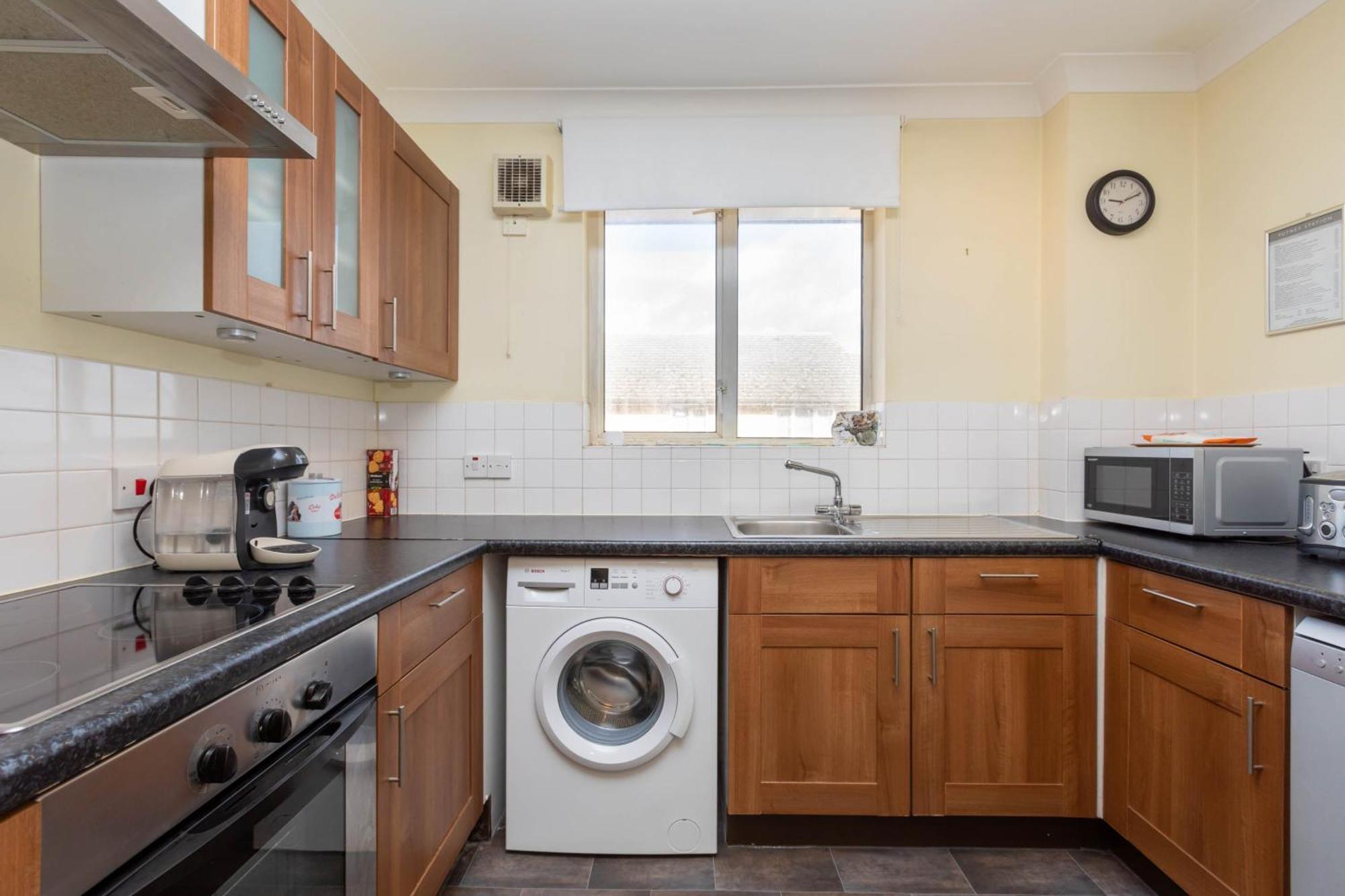 Homely 1 Bedroom In Beckton With Parking *