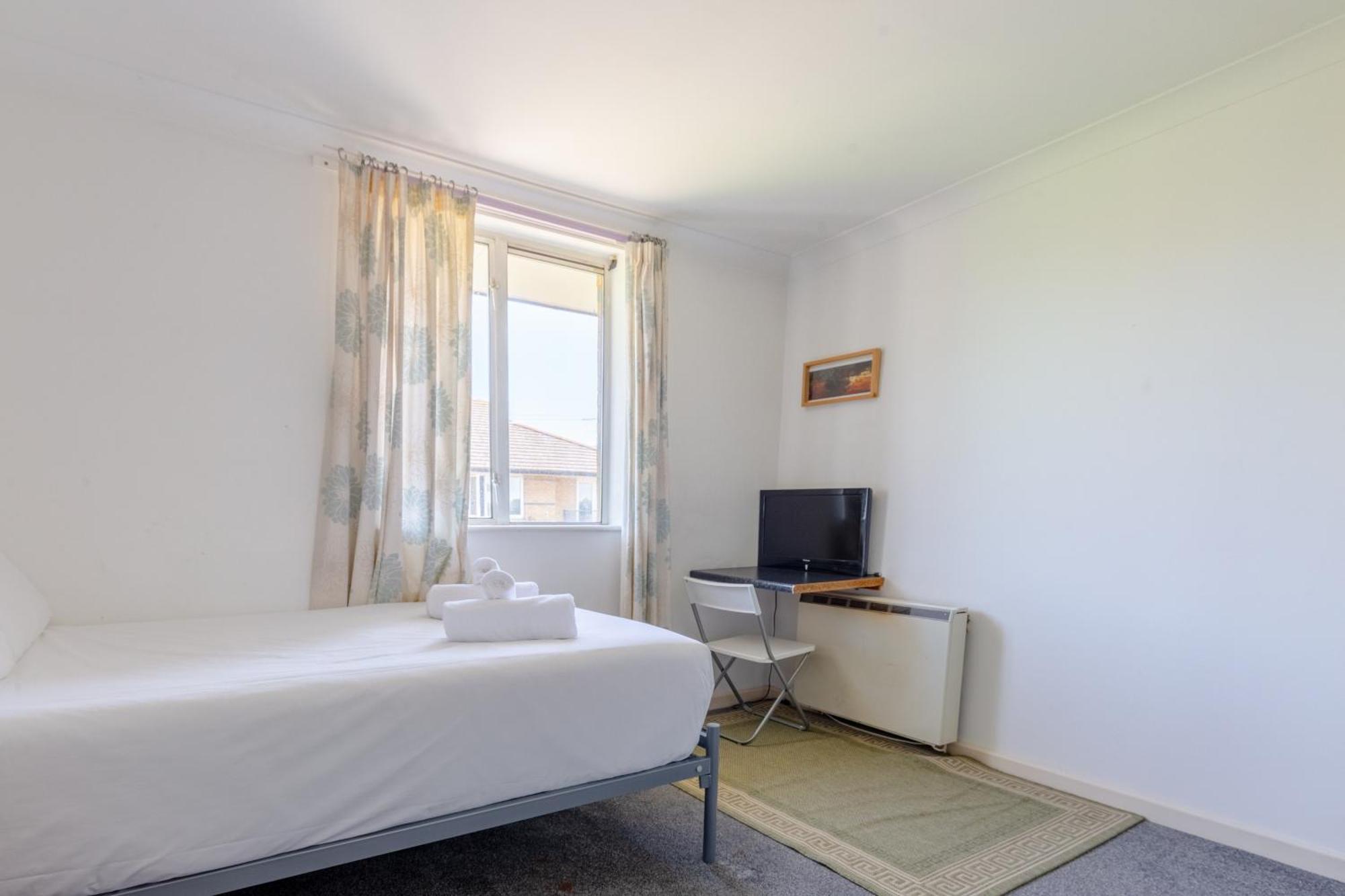 Homely 1 Bedroom In Beckton With Parking * London