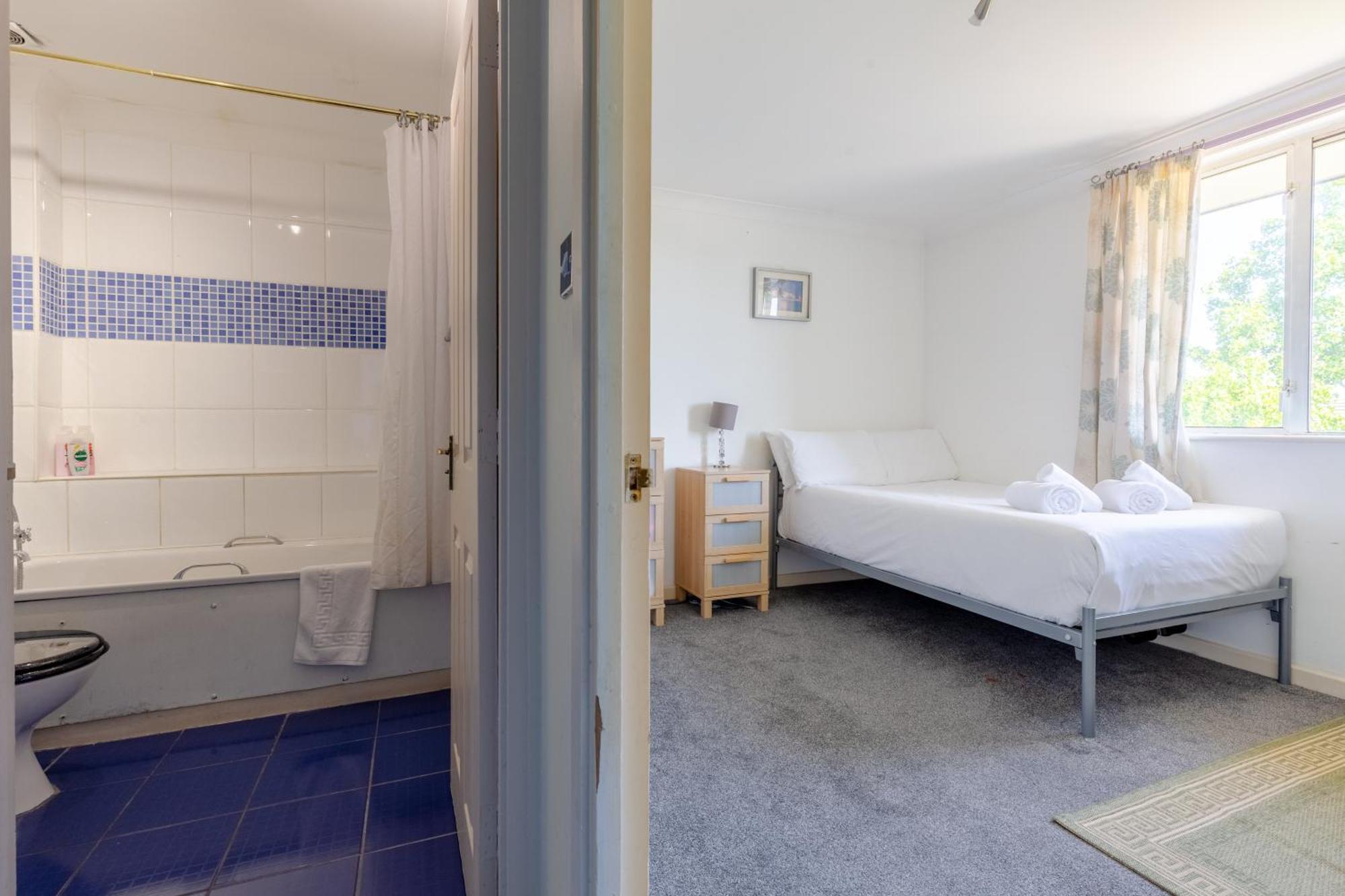 Homely 1 Bedroom In Beckton With Parking London