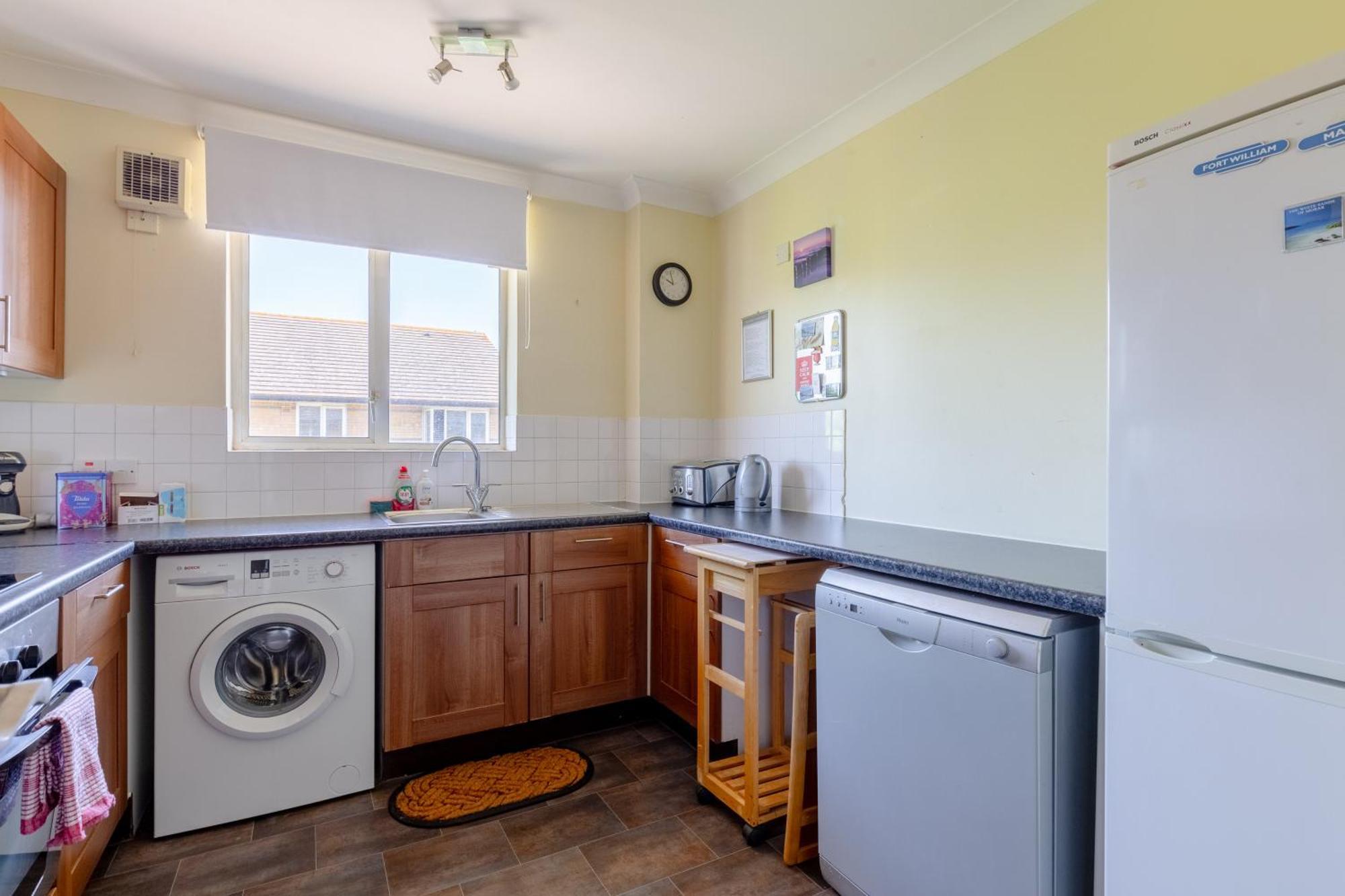 Homely 1 Bedroom In Beckton With Parking