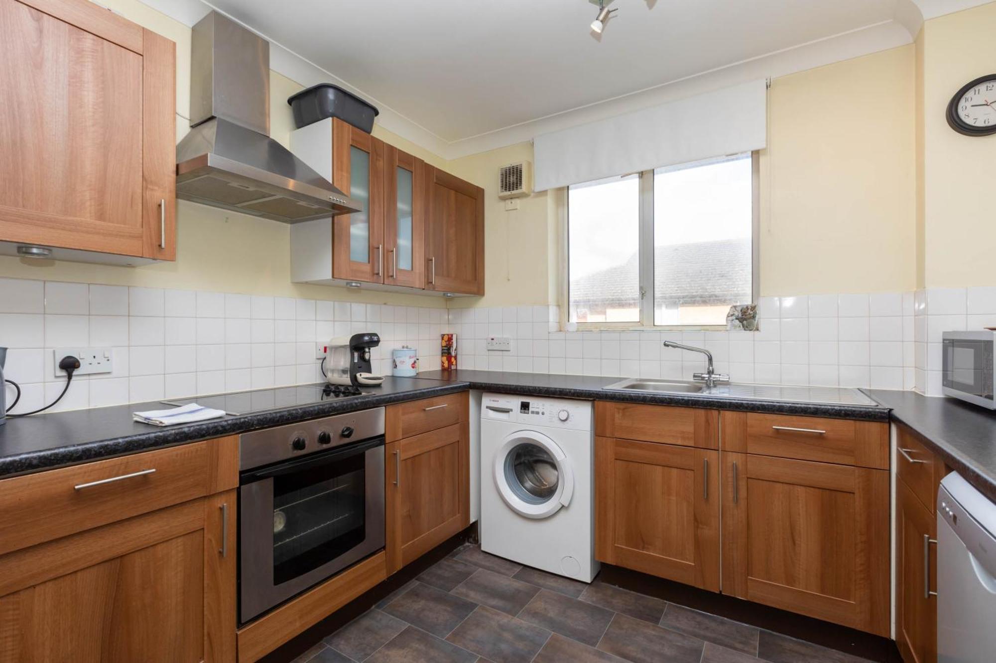 Homely 1 Bedroom In Beckton With Parking Apartment *