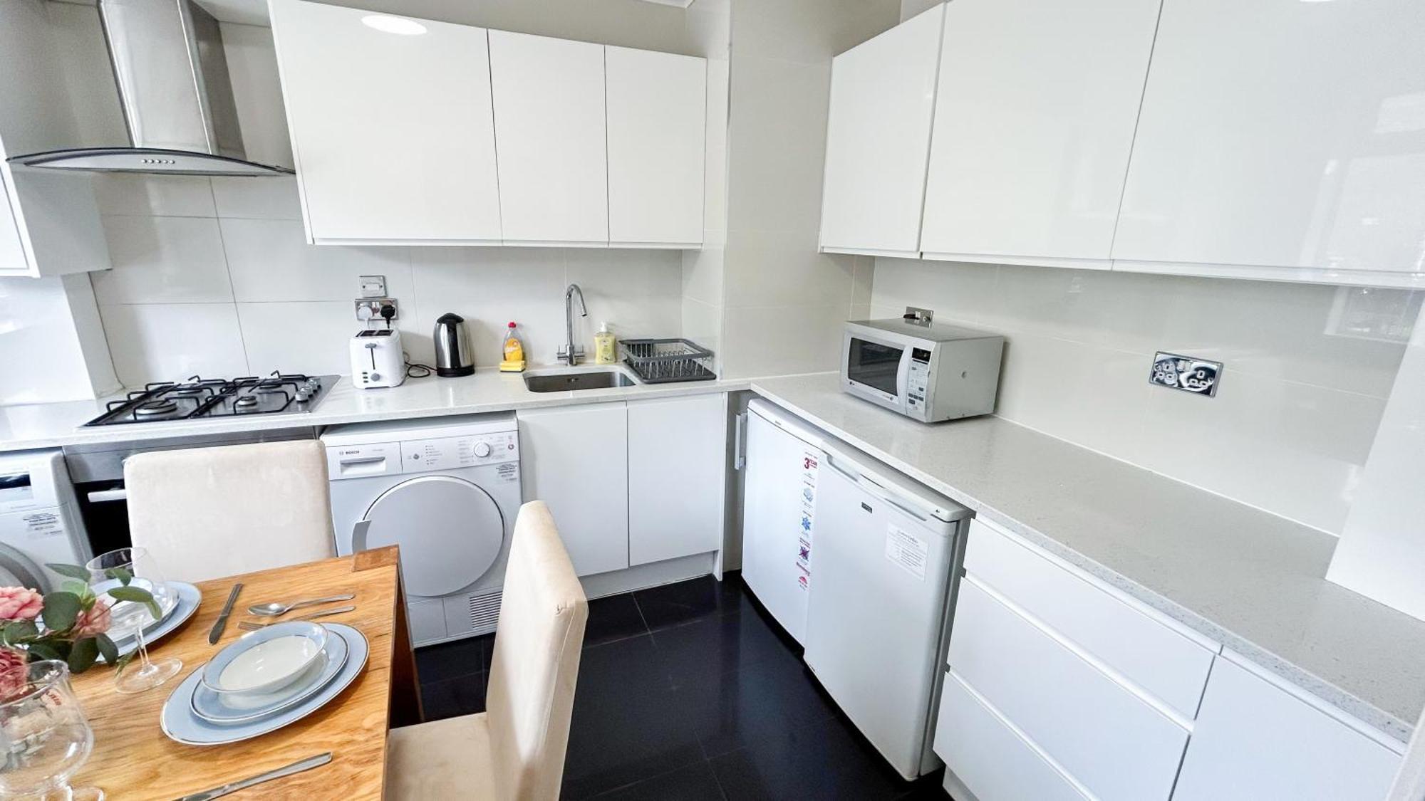 Cosy 3 Bedroom 3 Bathroom Flat With Private Garden- Maida Vale, Near Paddington Londen