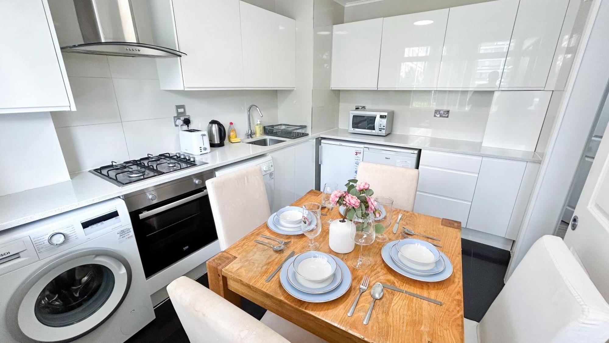 Cosy 3 Bedroom 3 Bathroom Flat With Private Garden- Maida Vale, Near Paddington Apartment