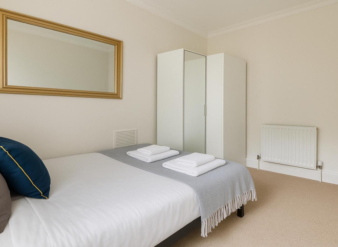 Leilighet Flat - 3 Min To West Kensington Station London