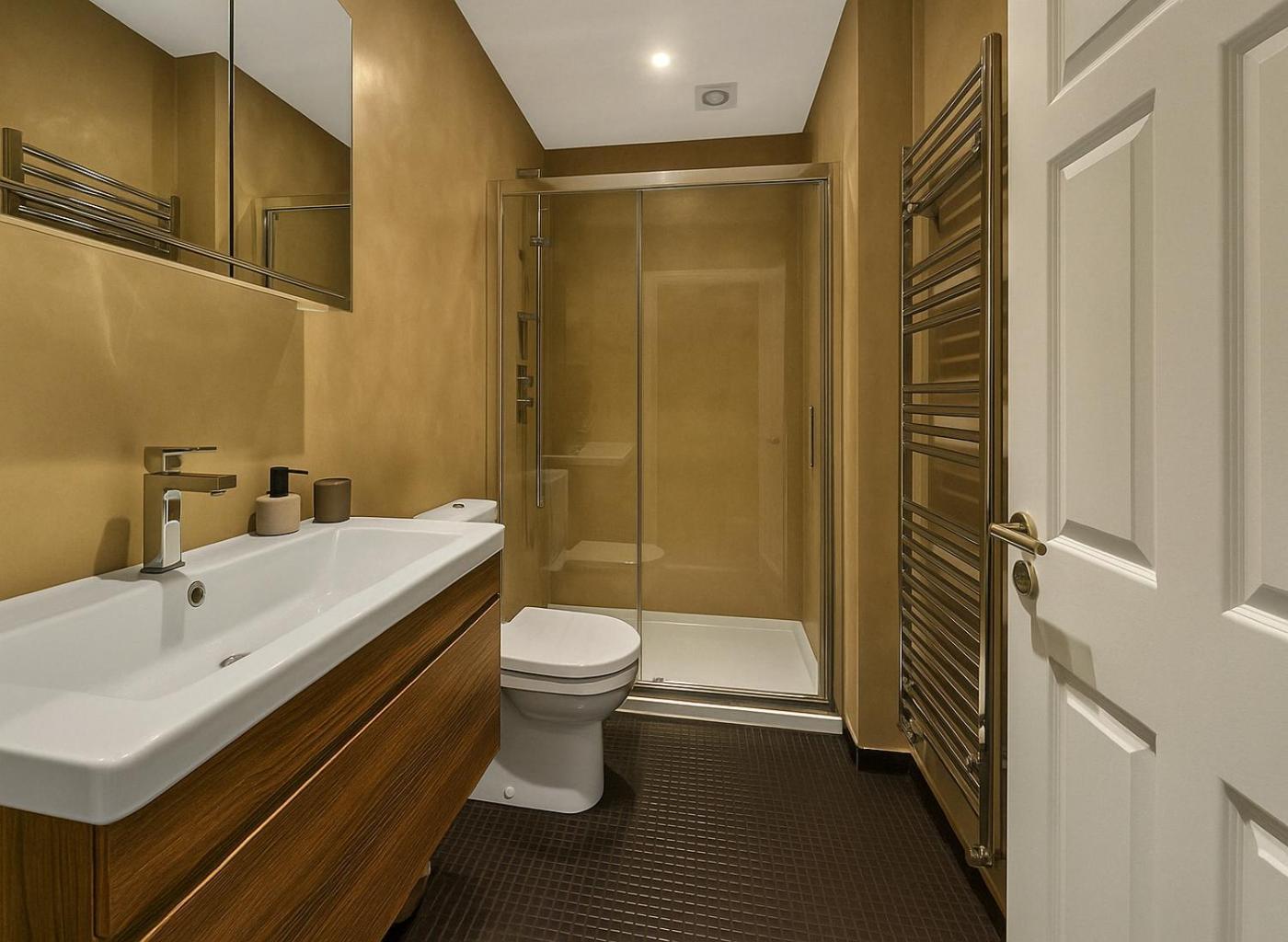 Flat - 3 Min To West Kensington Station * London