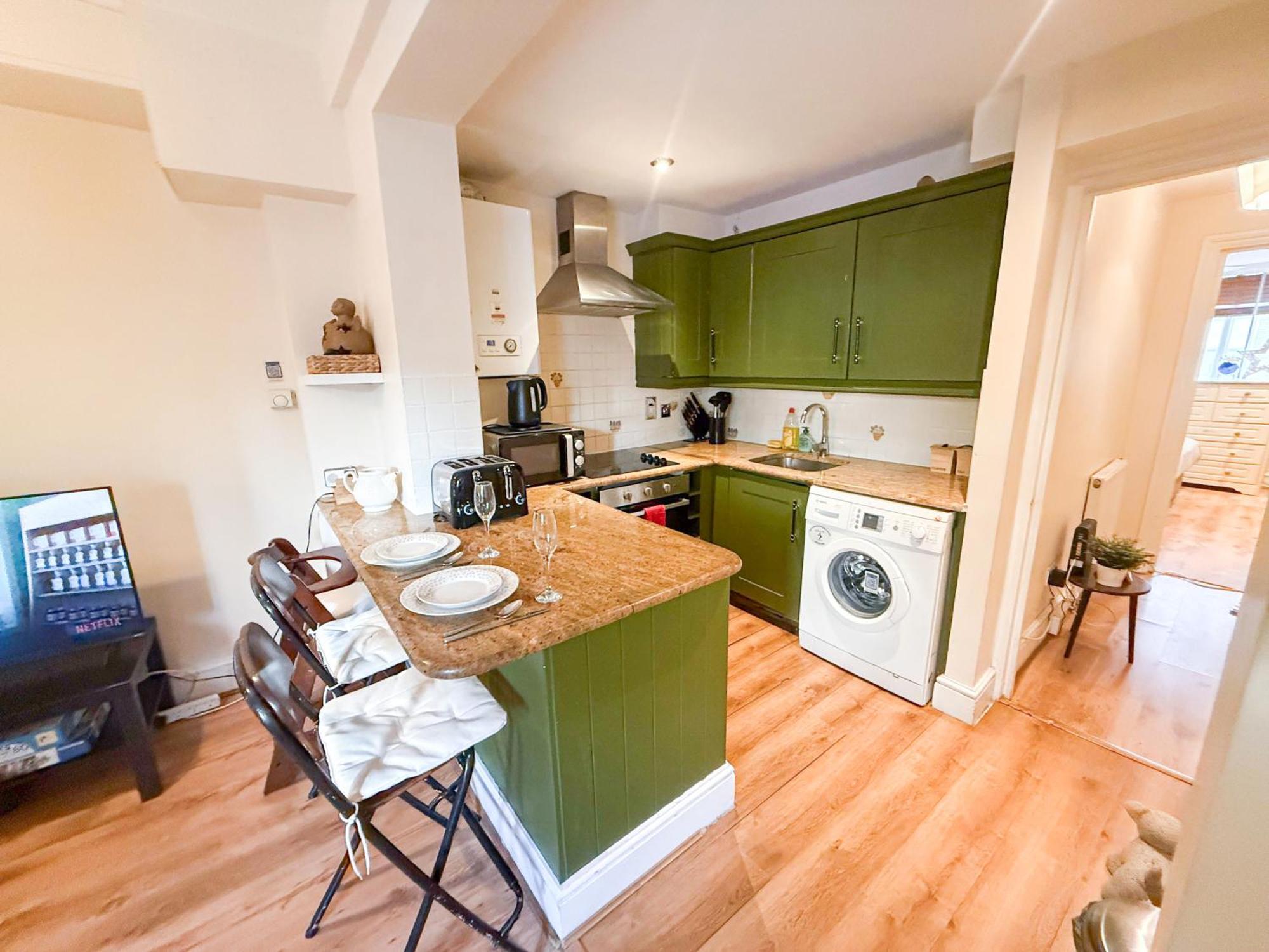 Lovely 1 Bedroom Flat In West Kensington London, Shepherd's Bush Apartment London
