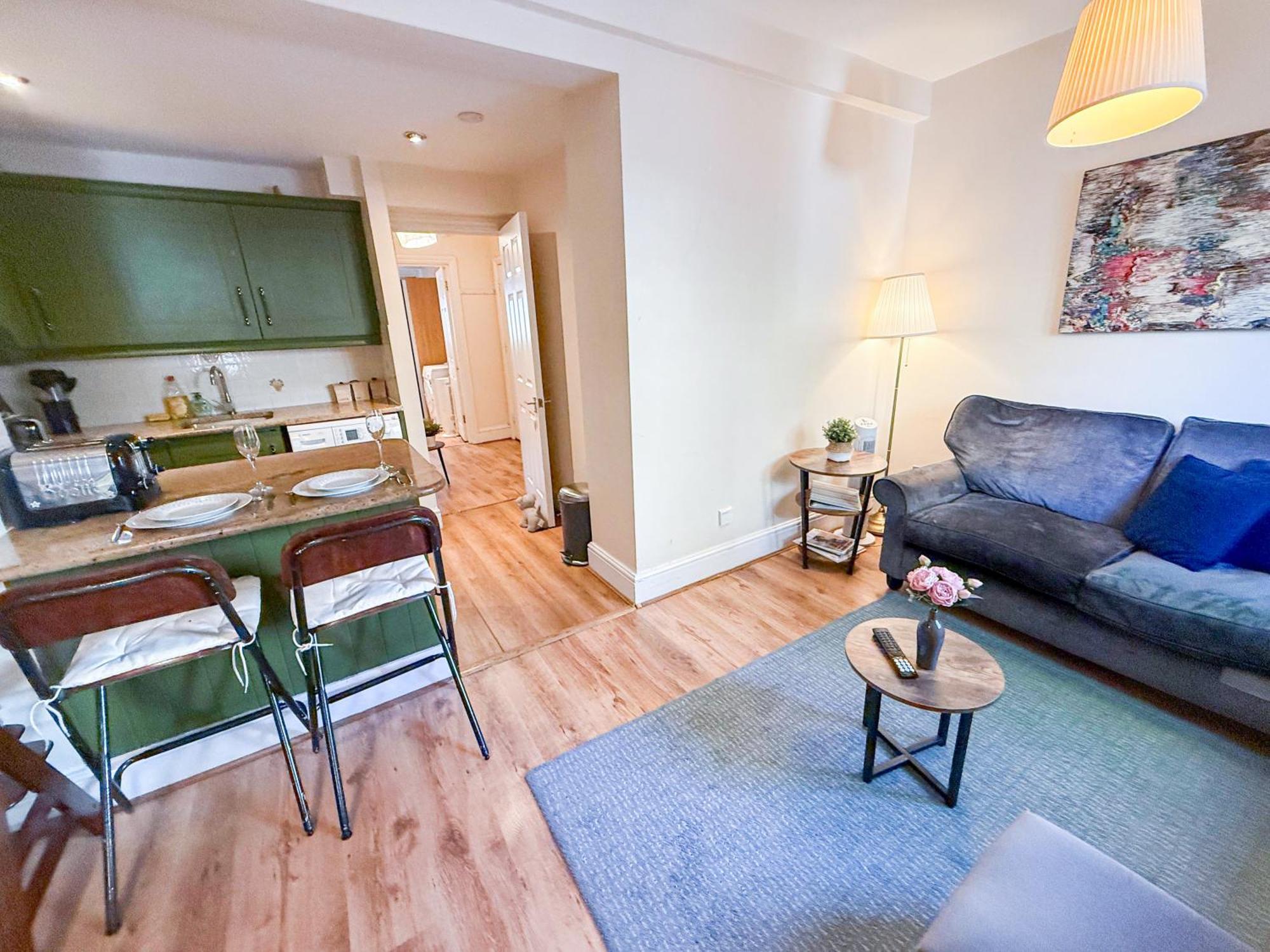 Lovely 1 Bedroom Flat In West Kensington London, Shepherd's Bush Apartment