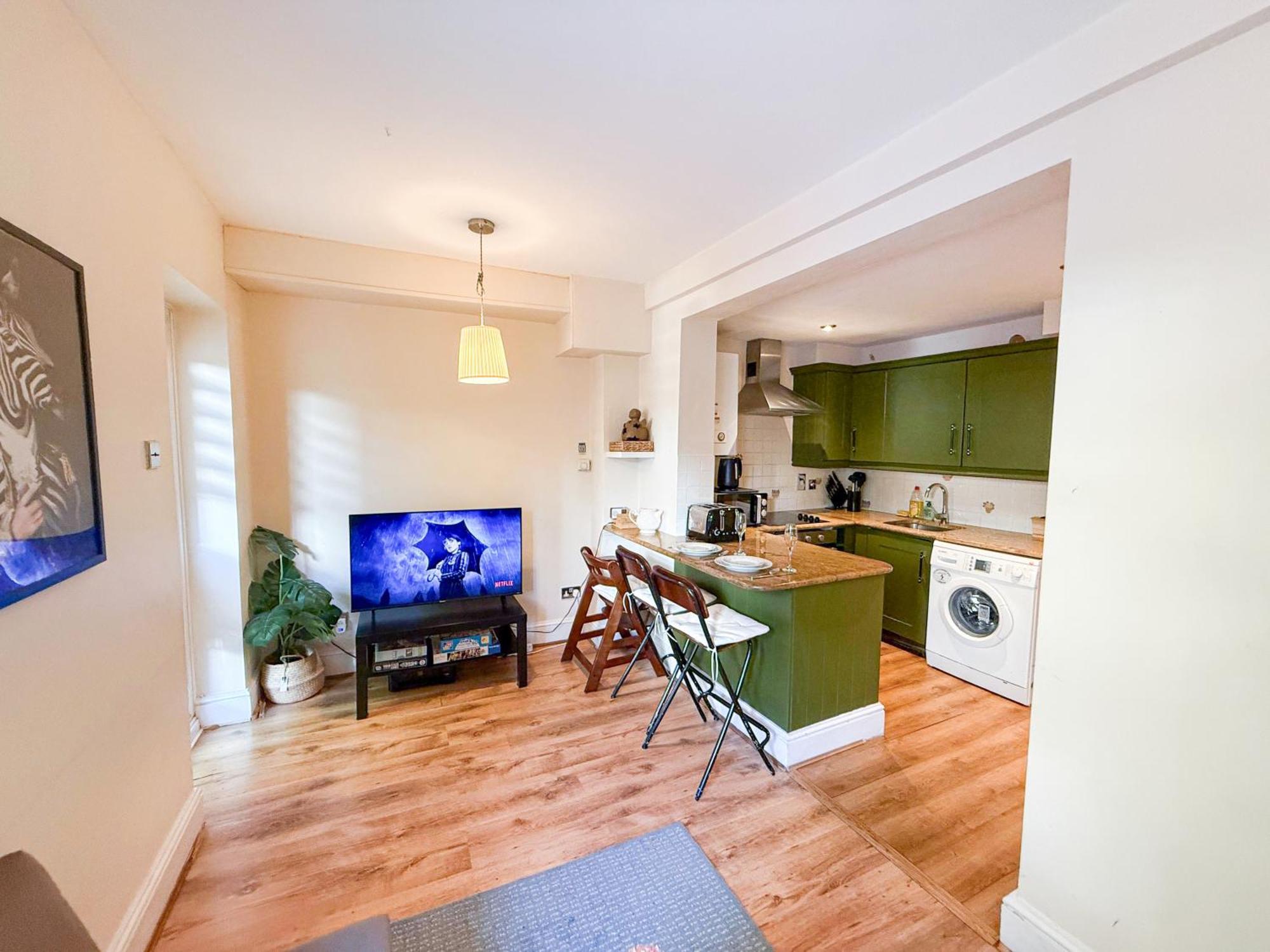 Lovely 1 Bedroom Flat In West Kensington London, Shepherd's Bush Apartment London