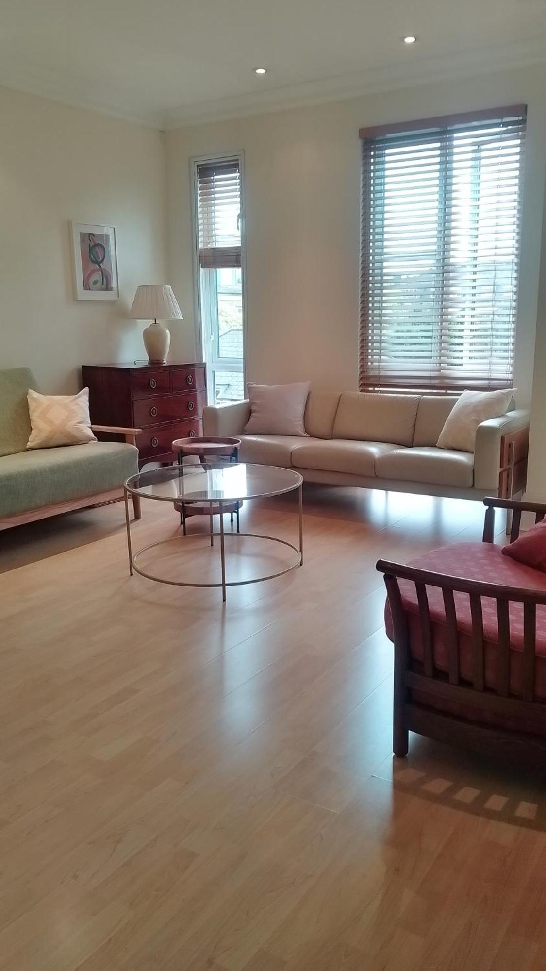 Beautiful With Underground Parking, Balcony In Kew, Richmond *