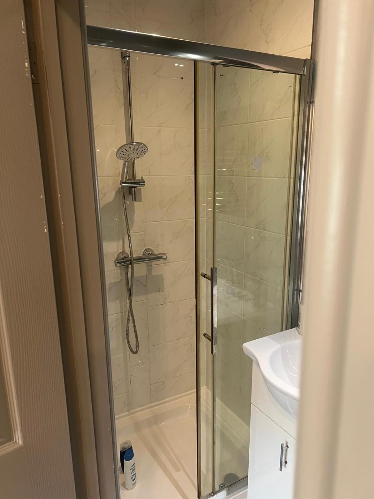 Apartment Fully Furbished Entire Flat 2 London