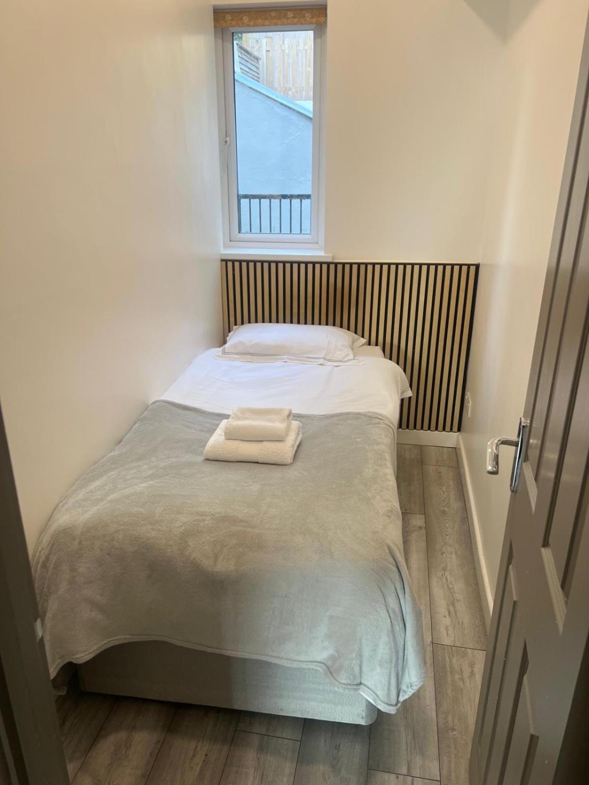 Apartment Fully Furbished Entire Flat 2 *