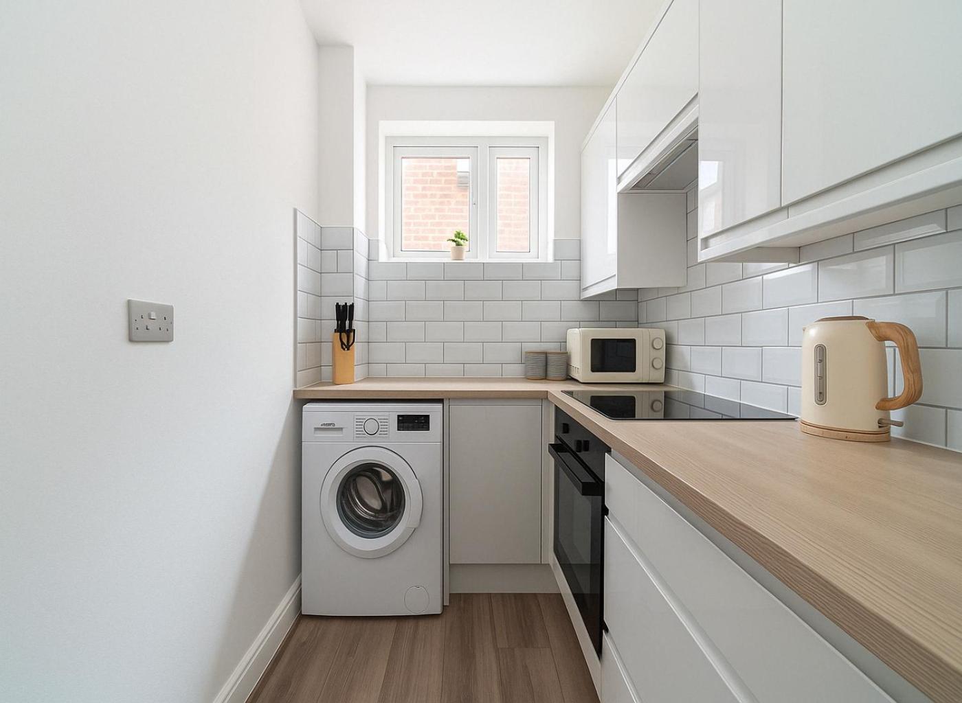 Spacious 2-bedroom In Crystal Palace Apartment *