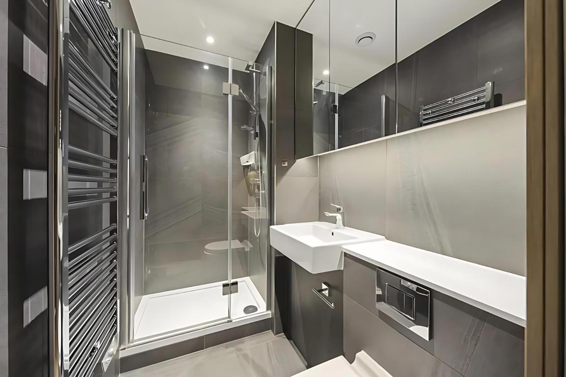 Apartment The Place- Greenwich 2-Bed Flat London