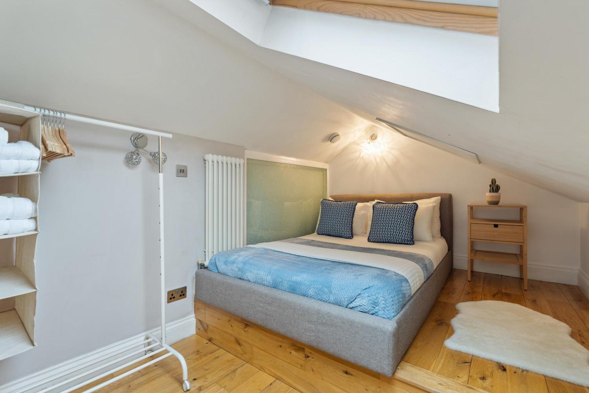 Apartment Hidden Gem In Location - Beautiful 2 Bed *