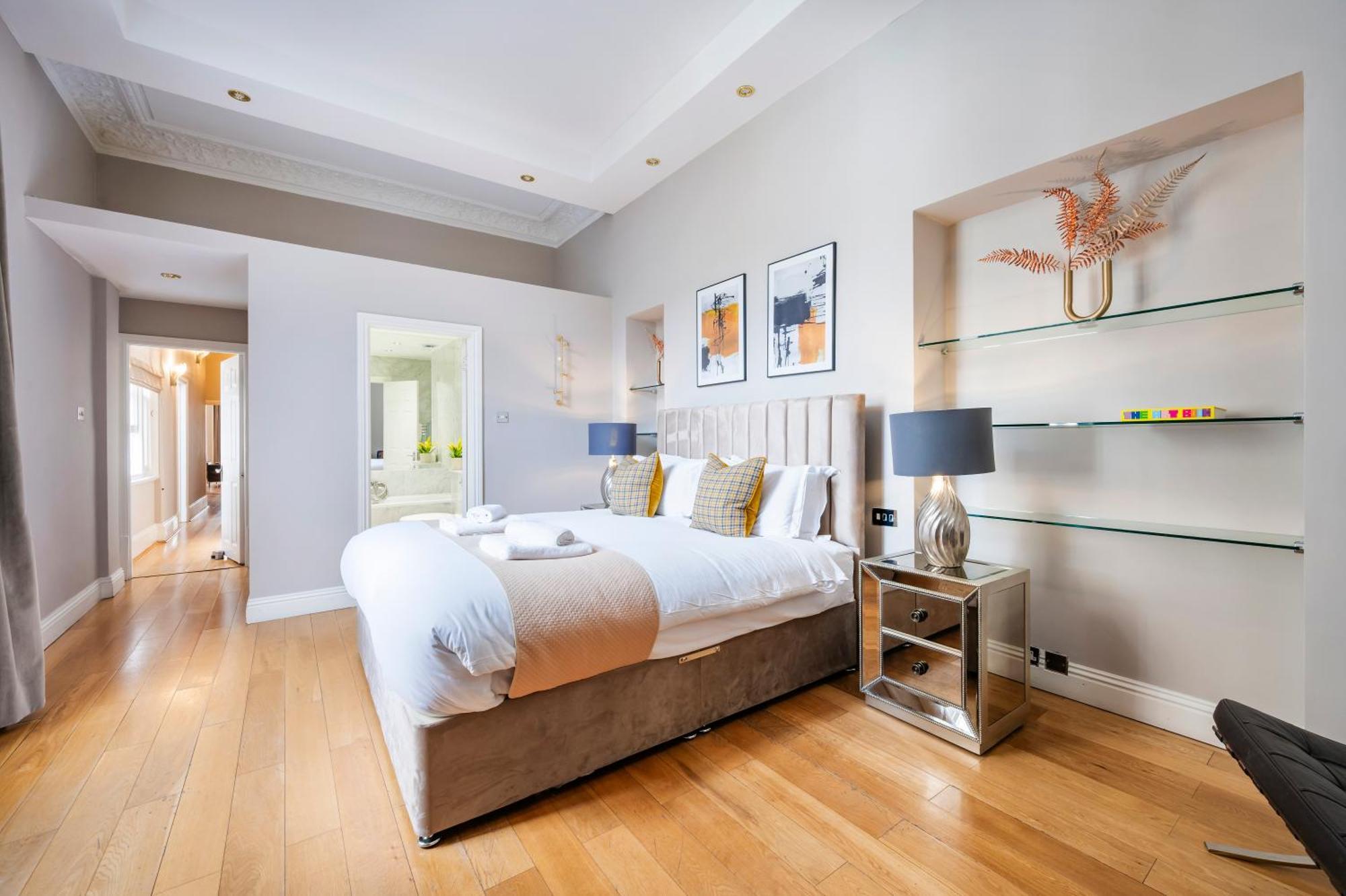 Hyde Park Apartment *
