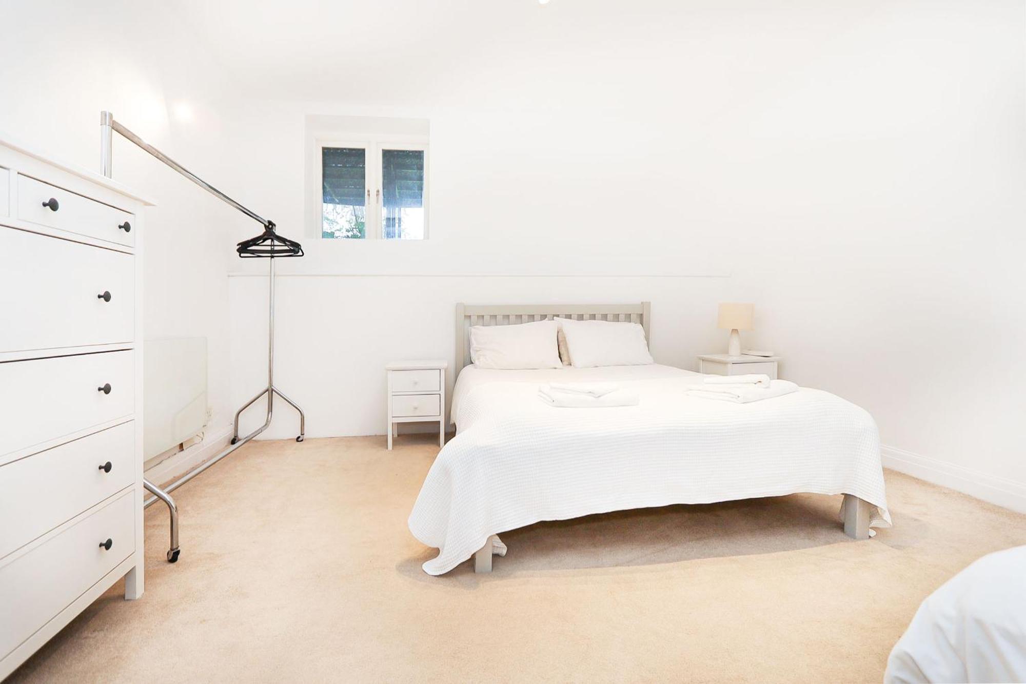 Elegant 2-Bedroom Getaway W Terrace & Garden Views Apartment *