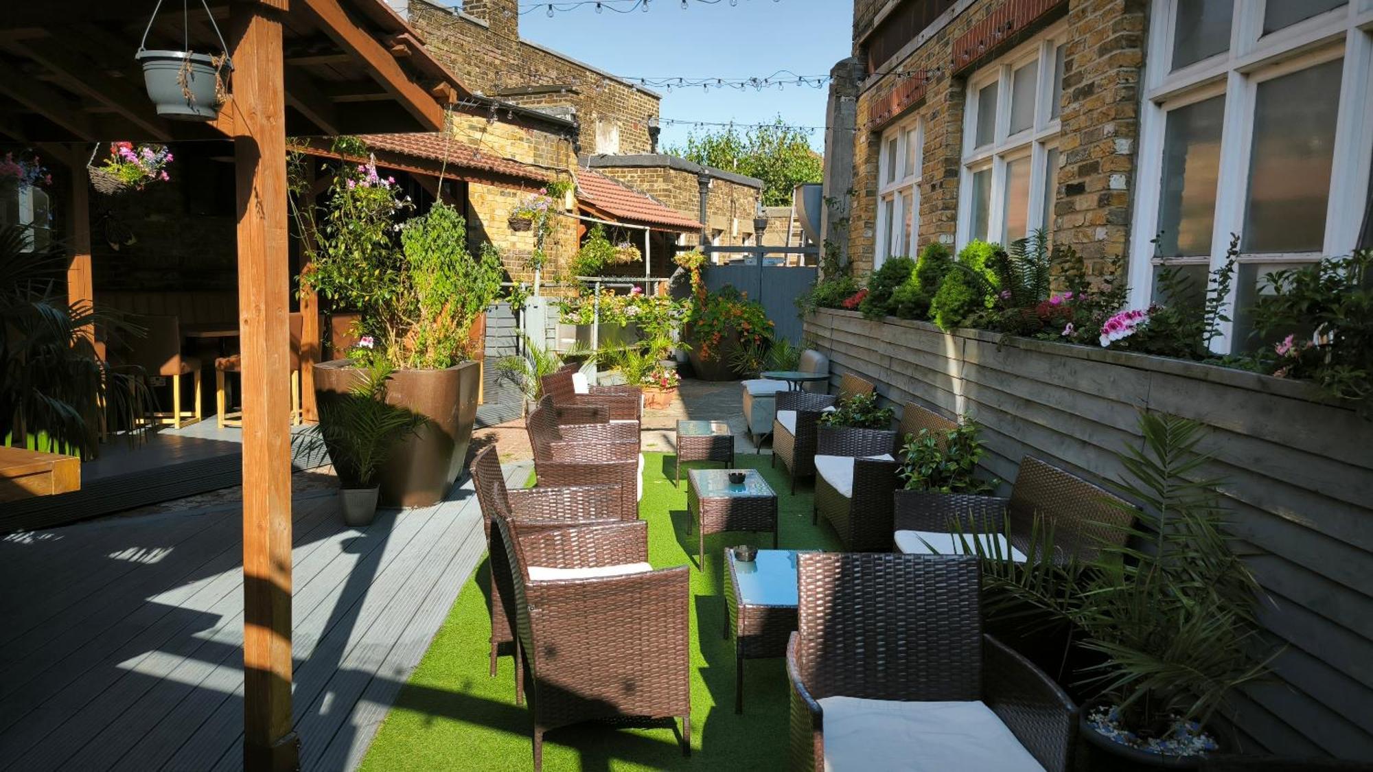 Oyo The Kilburn Arms Bed & Breakfast